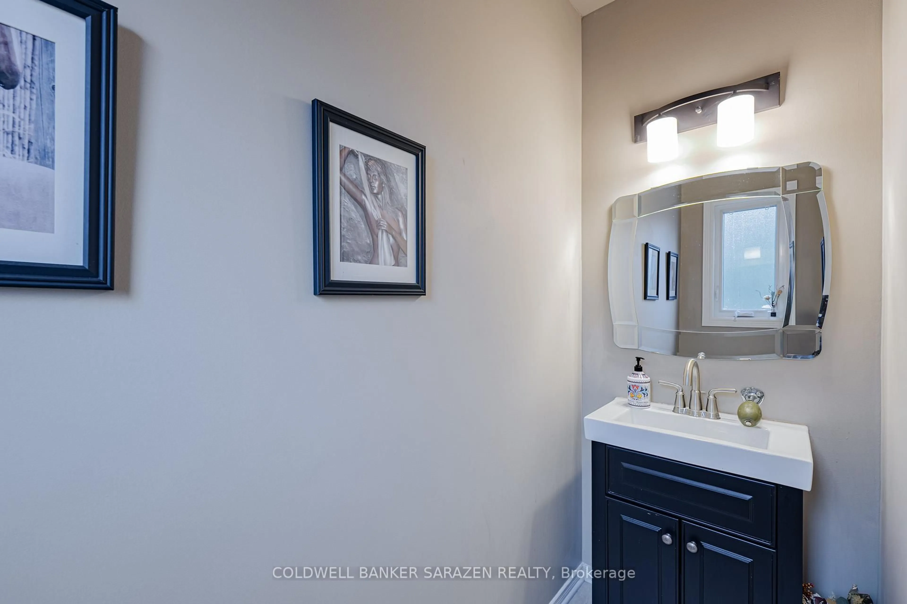 Standard bathroom, ceramic/tile floor for 108 Ashpark Cres, Ottawa Ontario K1T 3N7