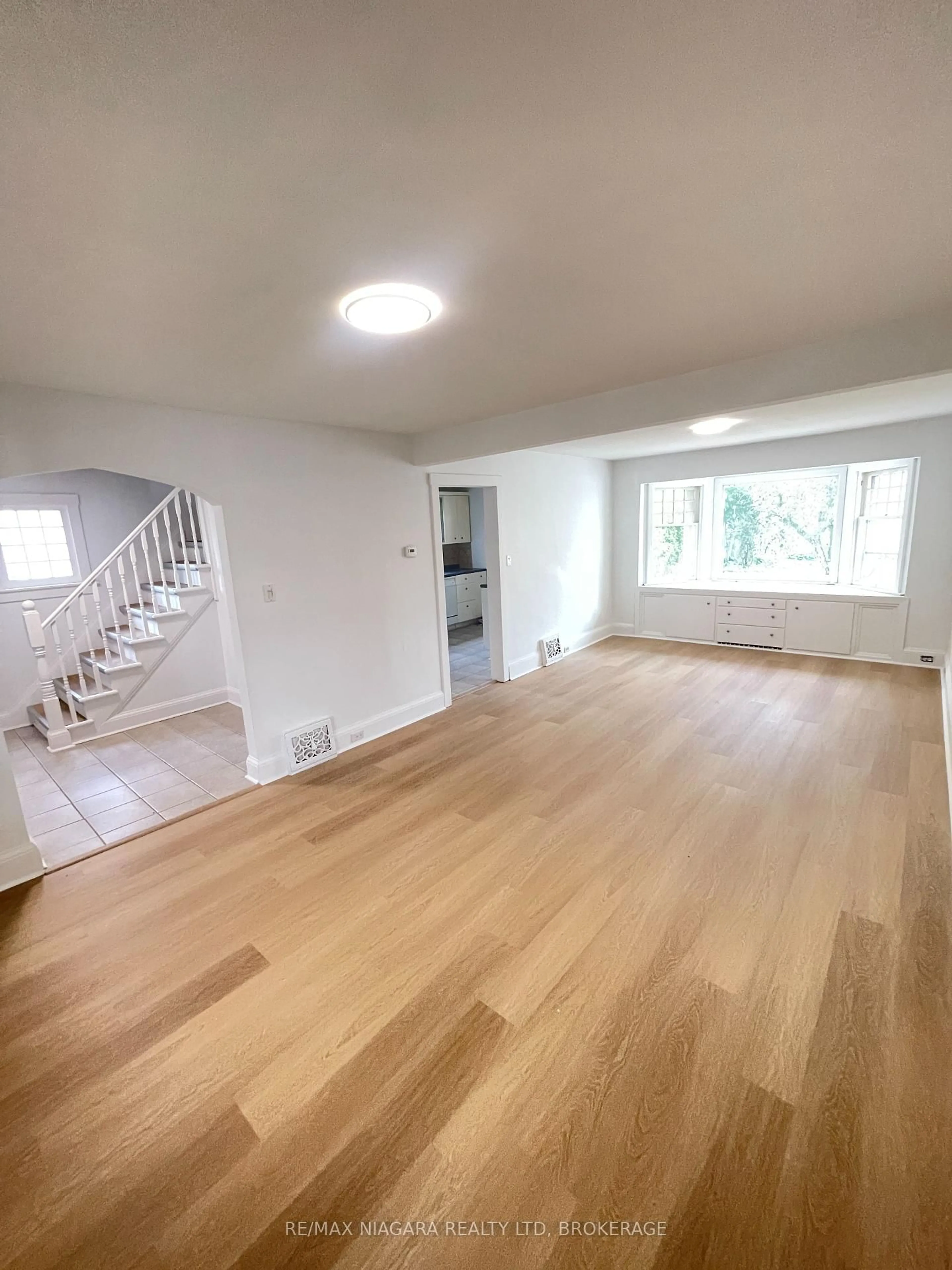 A pic of a room for 249 Russell Ave, St. Catharines Ontario L2R 1X1