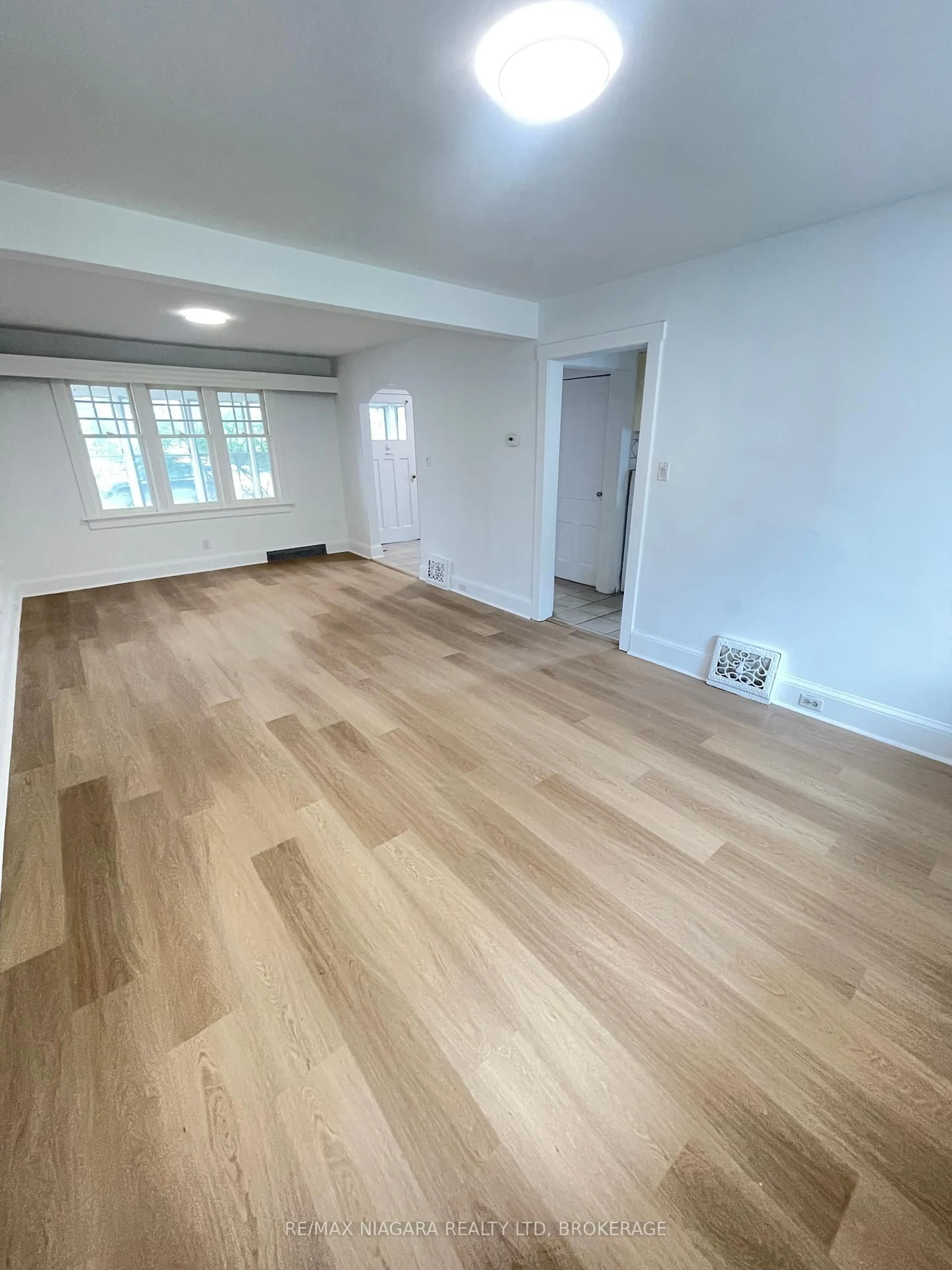 A pic of a room for 249 Russell Ave, St. Catharines Ontario L2R 1X1