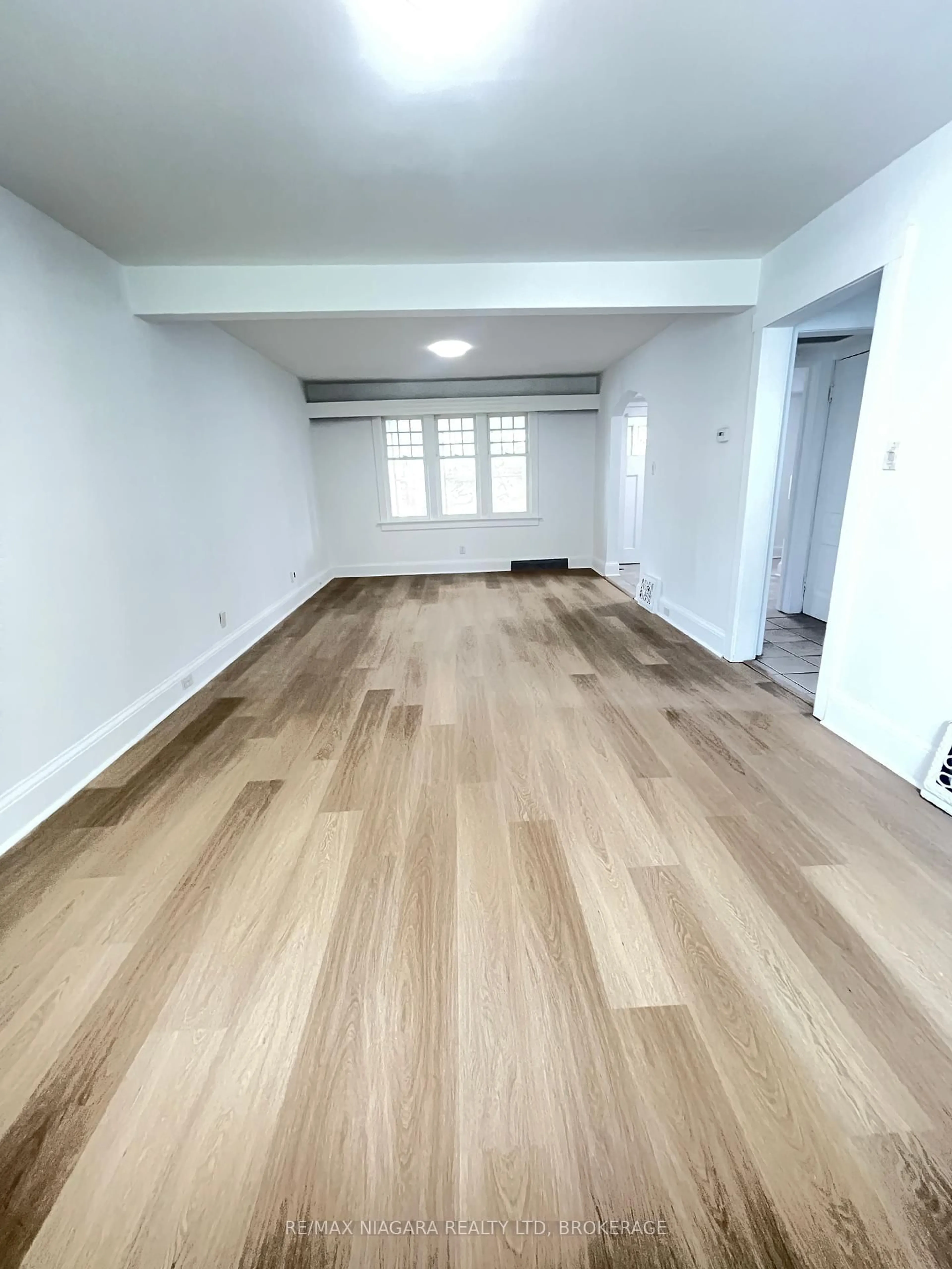 A pic of a room for 249 Russell Ave, St. Catharines Ontario L2R 1X1