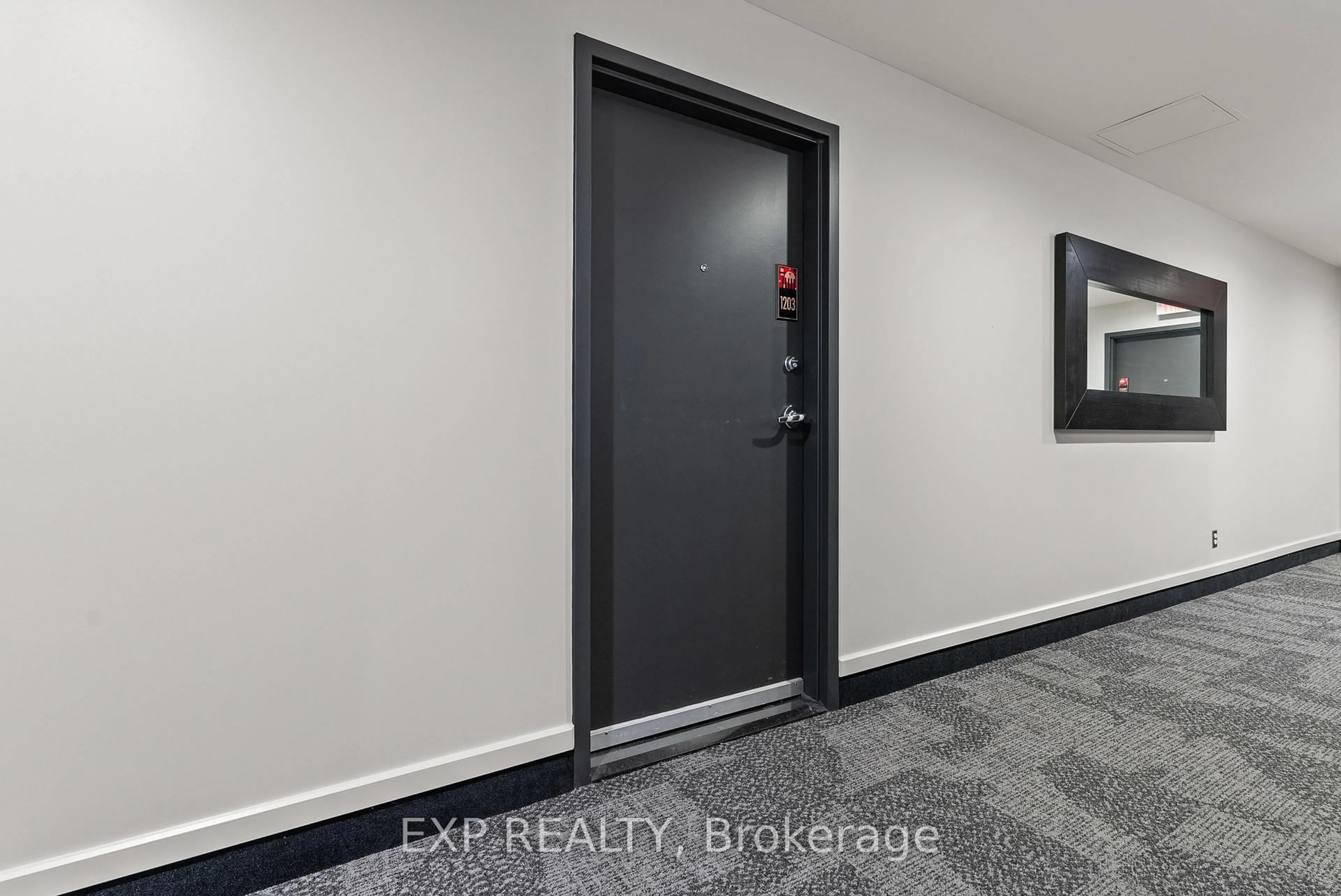 Indoor entryway for 75 Cleary Ave #1203, Ottawa Ontario K2A 1R8