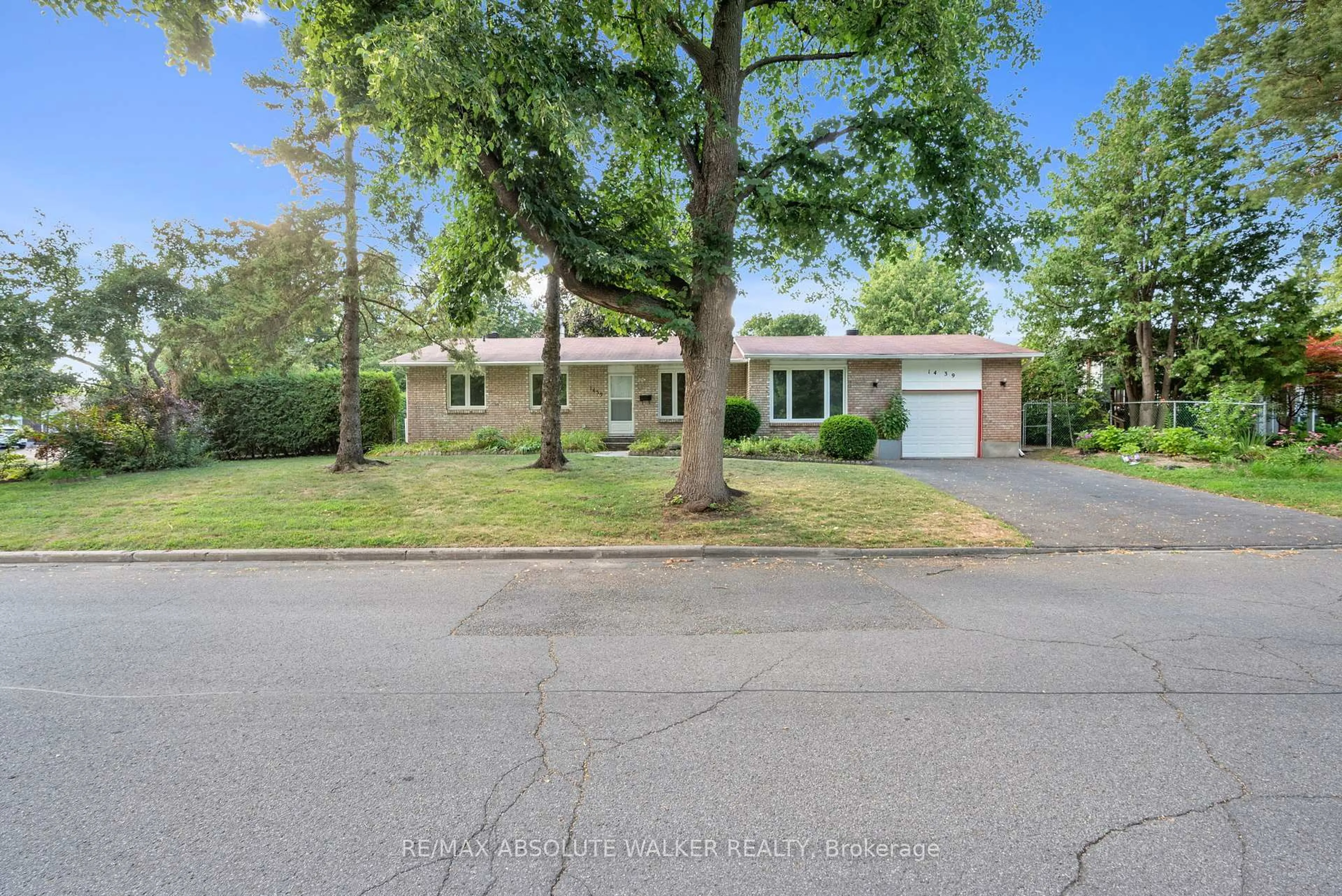 Unknown for 1439 Metz Cres, Ottawa Ontario K1K 3Z9