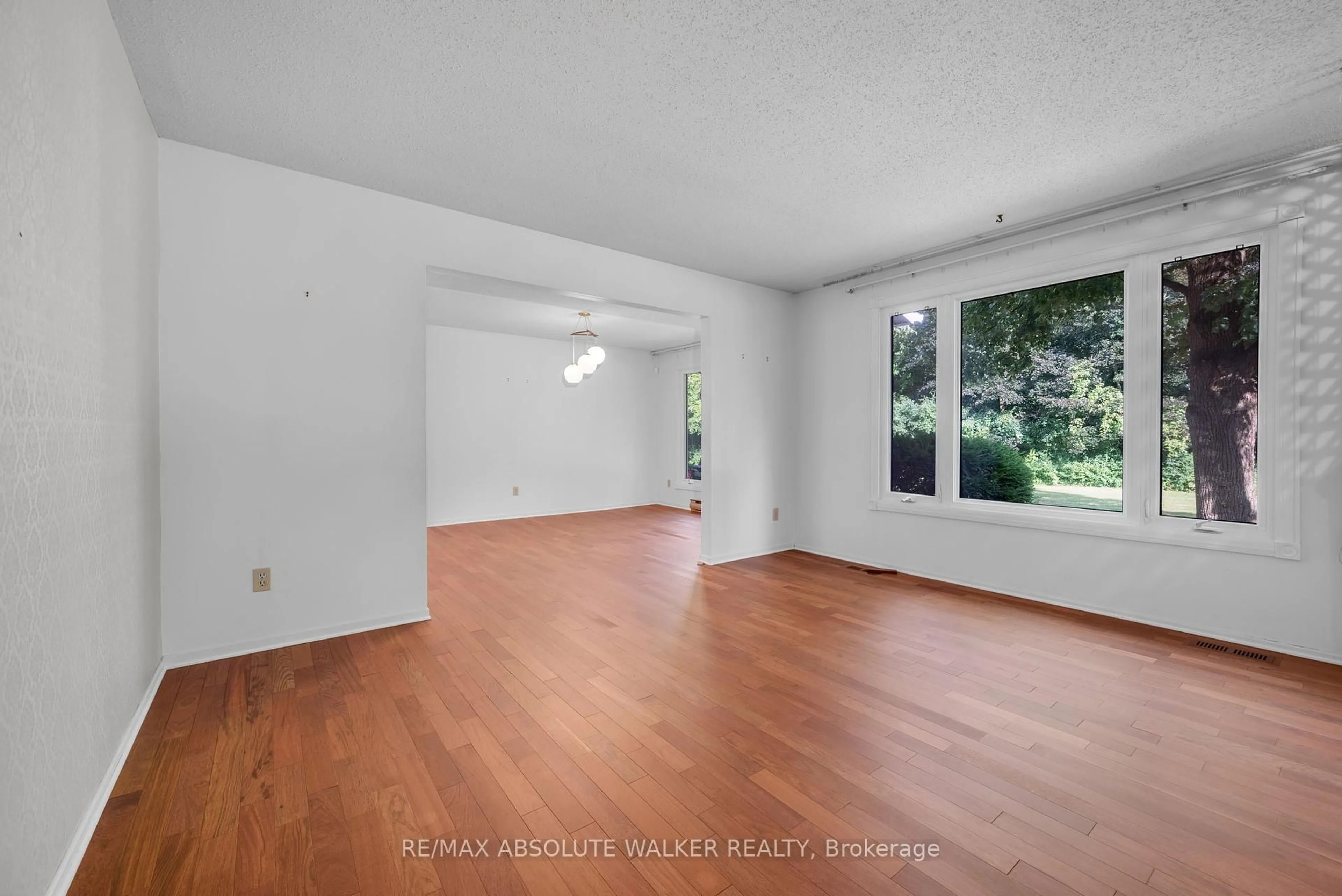 A pic of a room for 1439 Metz Cres, Ottawa Ontario K1K 3Z9