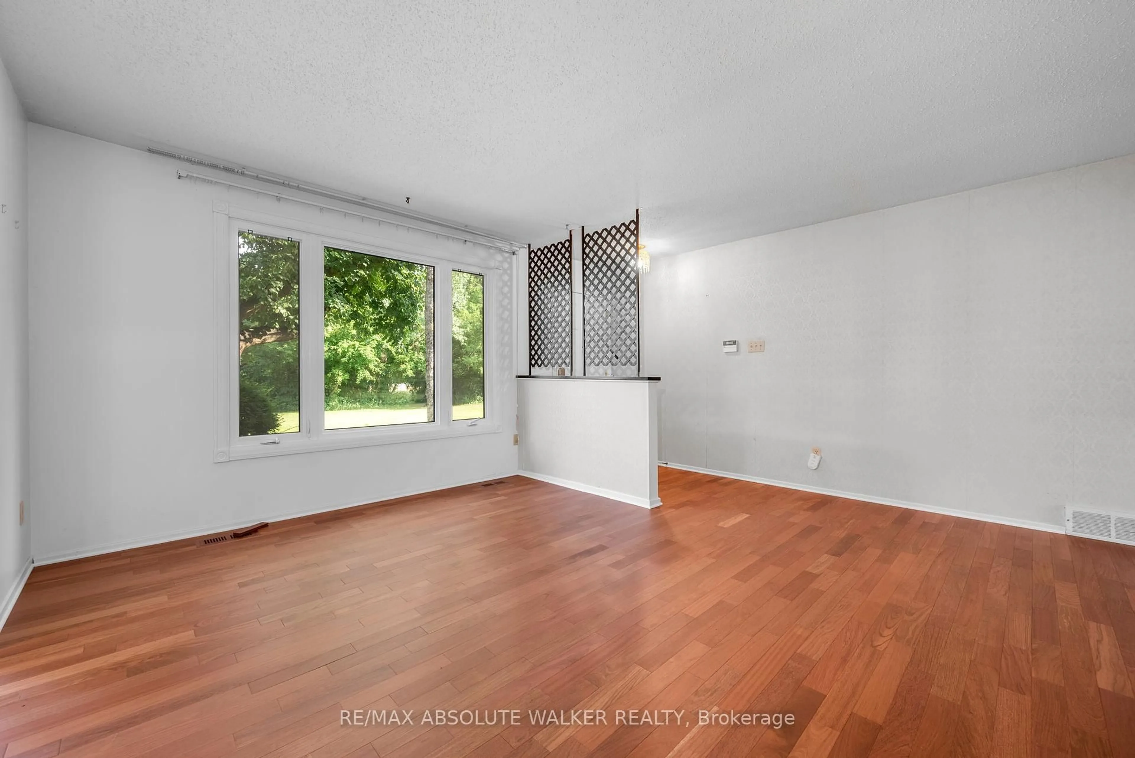 A pic of a room for 1439 Metz Cres, Ottawa Ontario K1K 3Z9