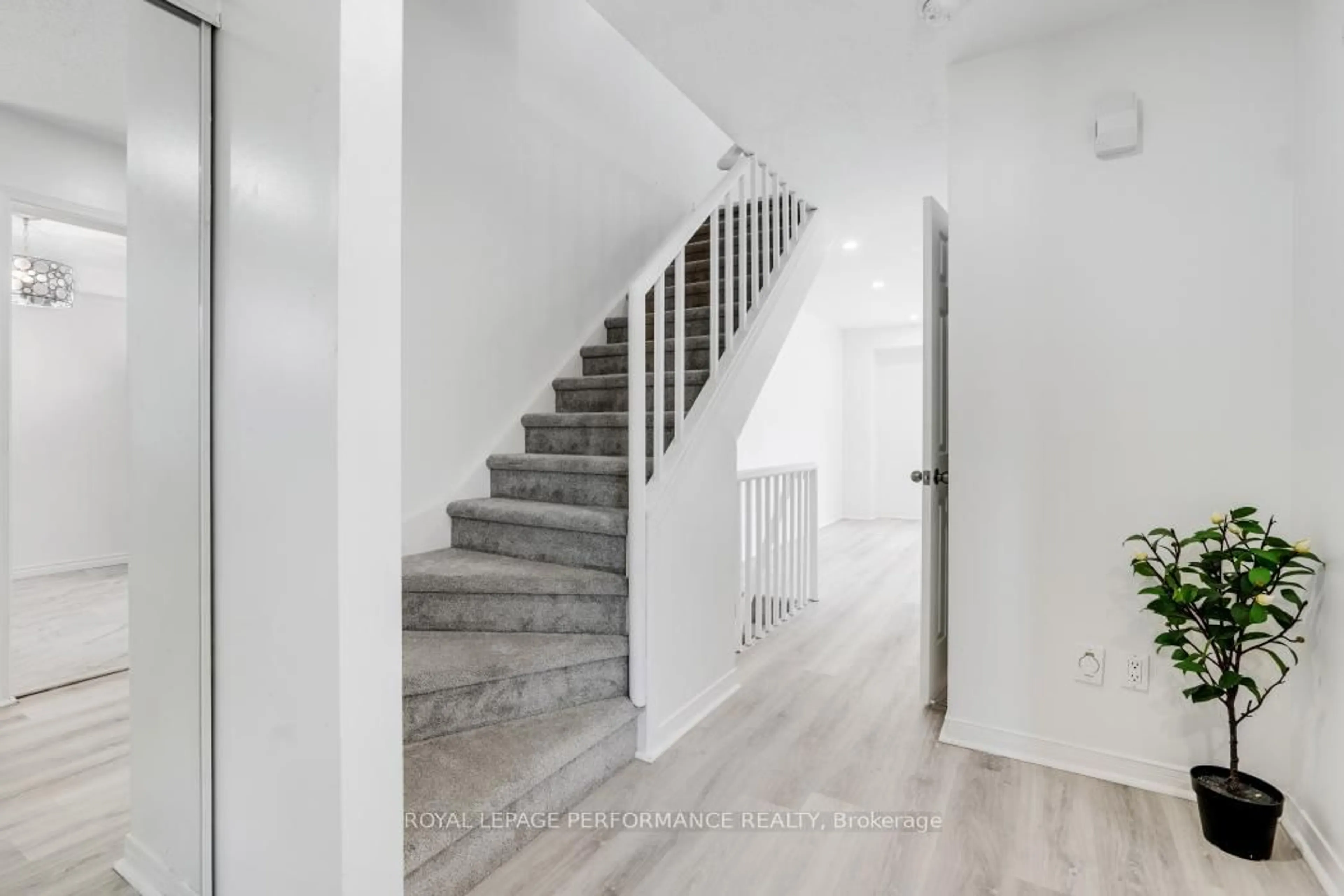 Stairs for 1416 Caravel Cres, Ottawa Ontario K1E 3X4