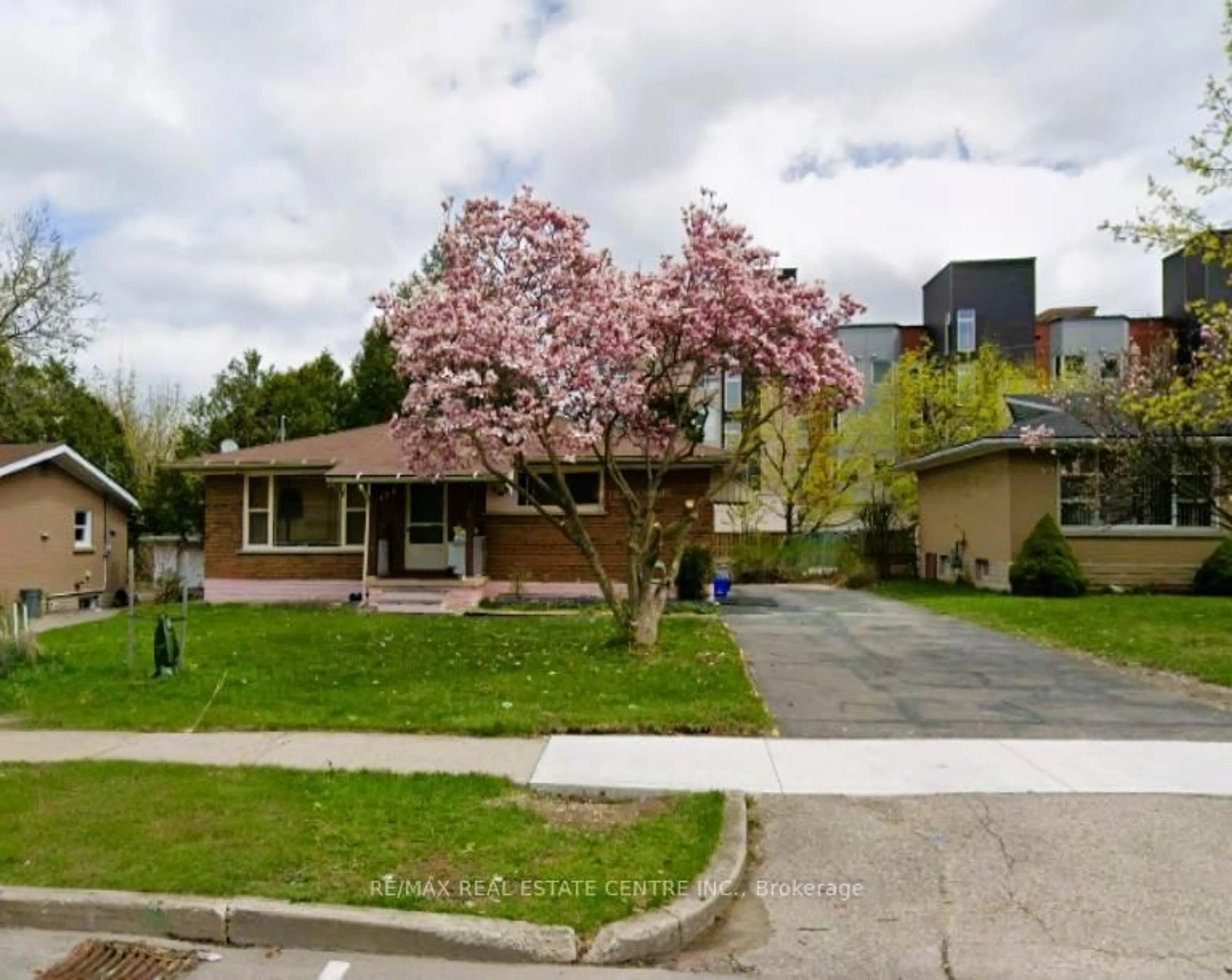 Unknown for 274 Sunview St, Waterloo Ontario N2L 3V9