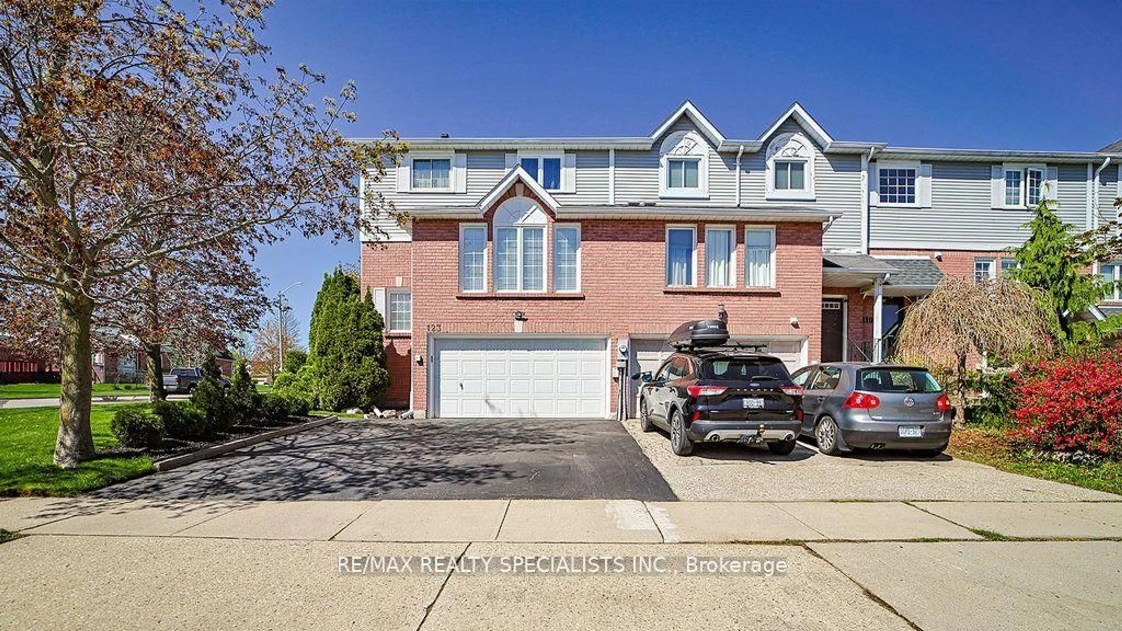Home with brick exterior material, street for 123 Middlemiss Cres, Cambridge Ontario N1T 1R5