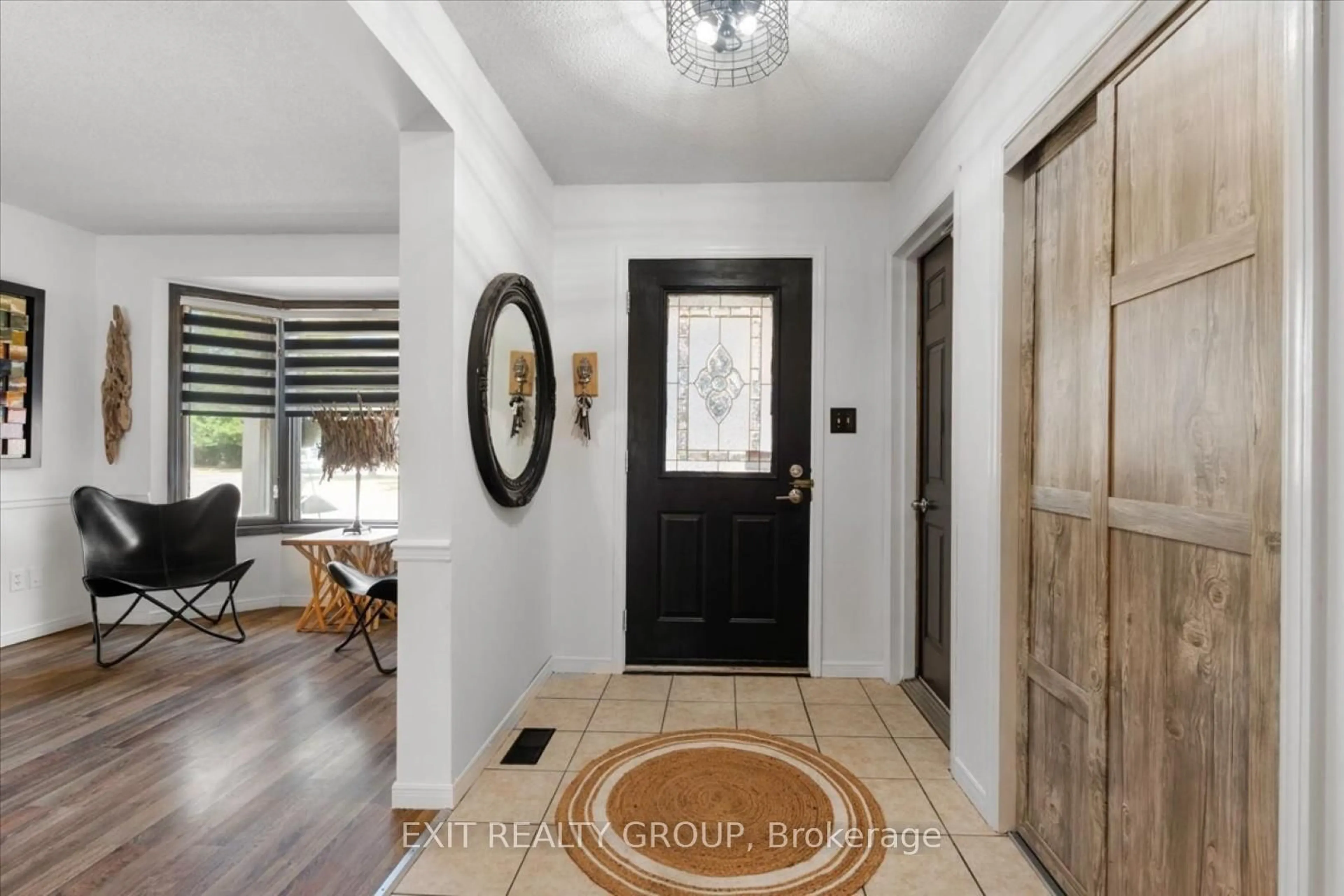 Indoor entryway for 39 Sherwood Cres, Belleville Ontario K8P 5G2