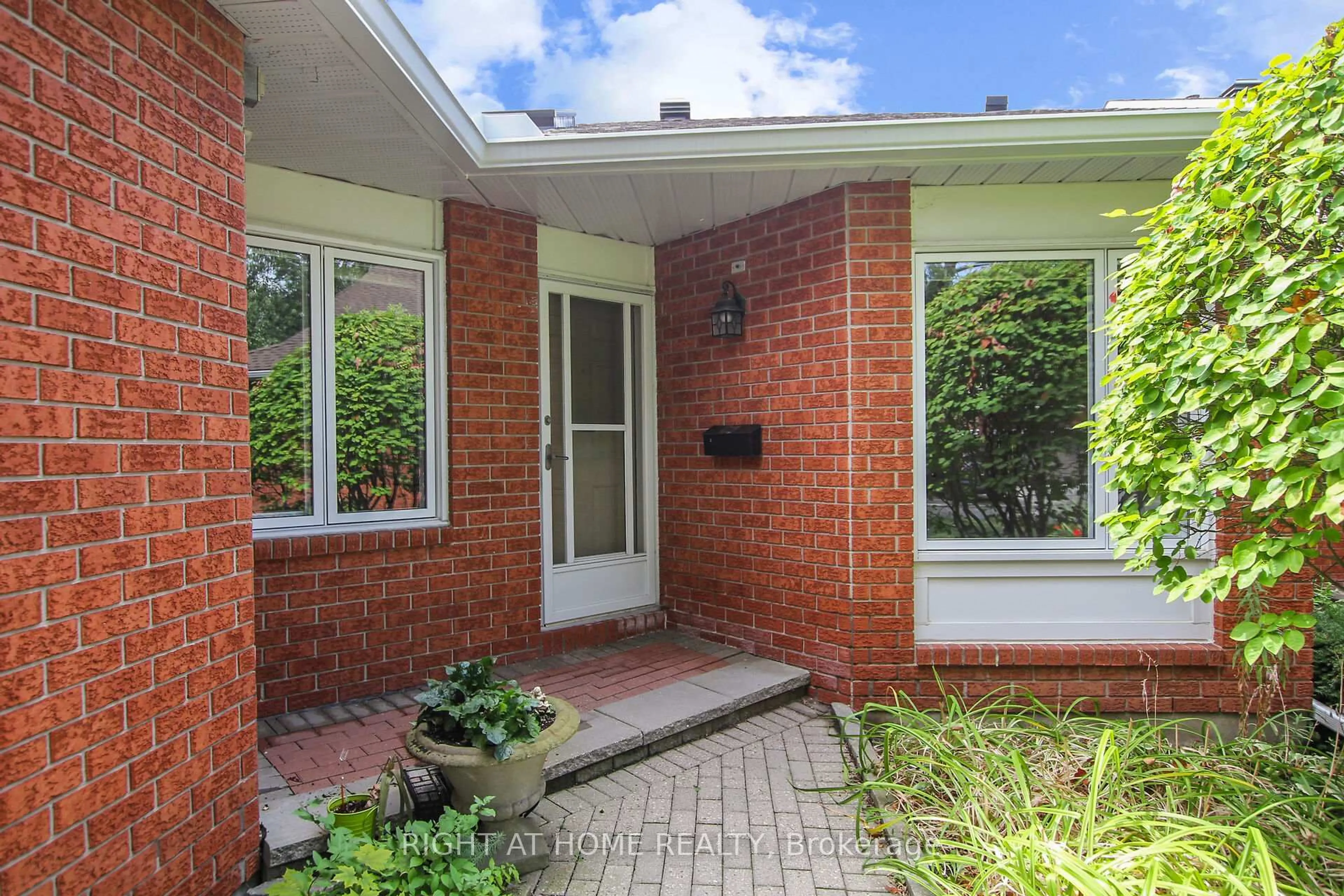Home with brick exterior material, street for 40 Kettering Private, Ottawa Ontario K1V 0X8