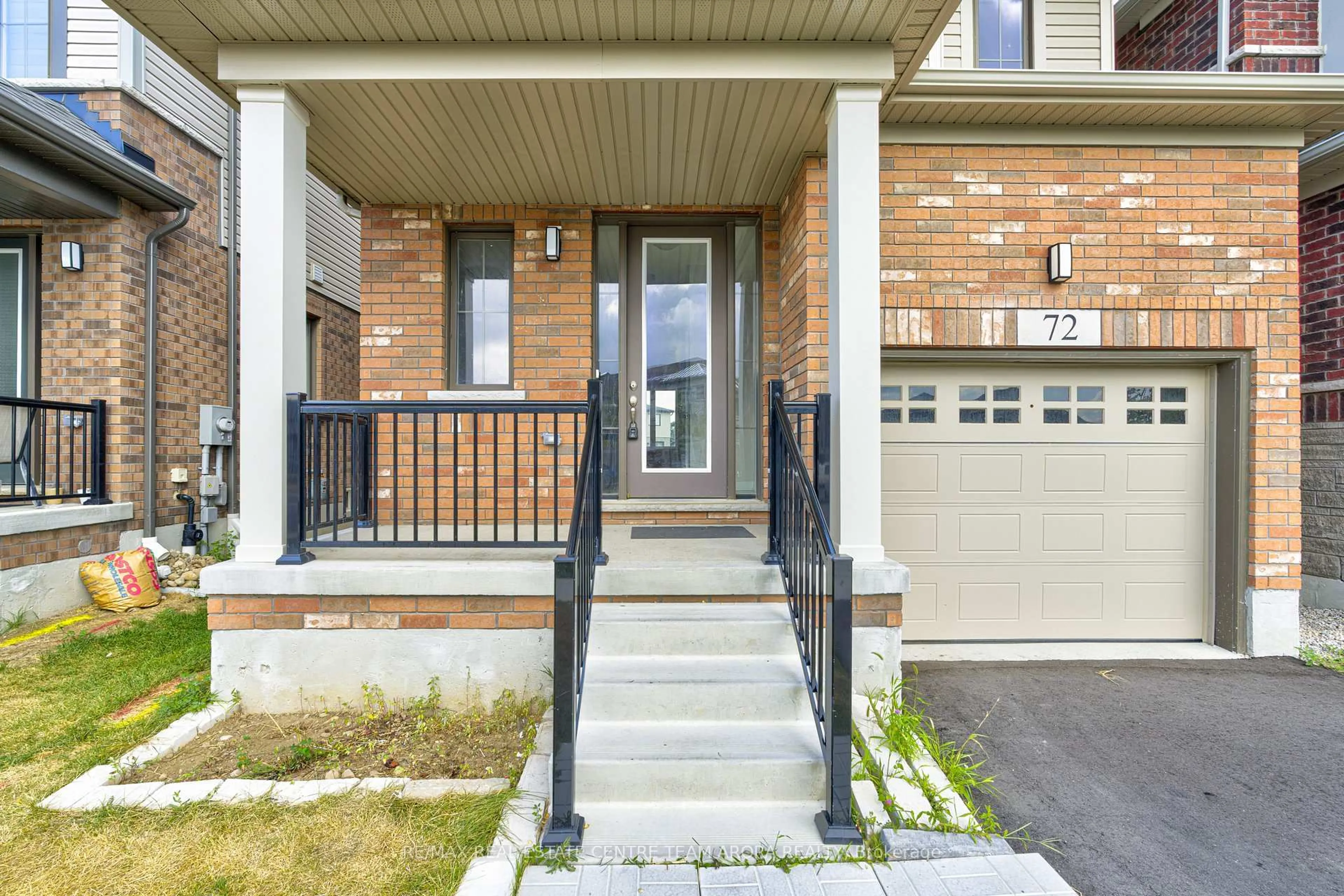 Unknown for 72 Blacklock St, Cambridge Ontario N1S 0E2