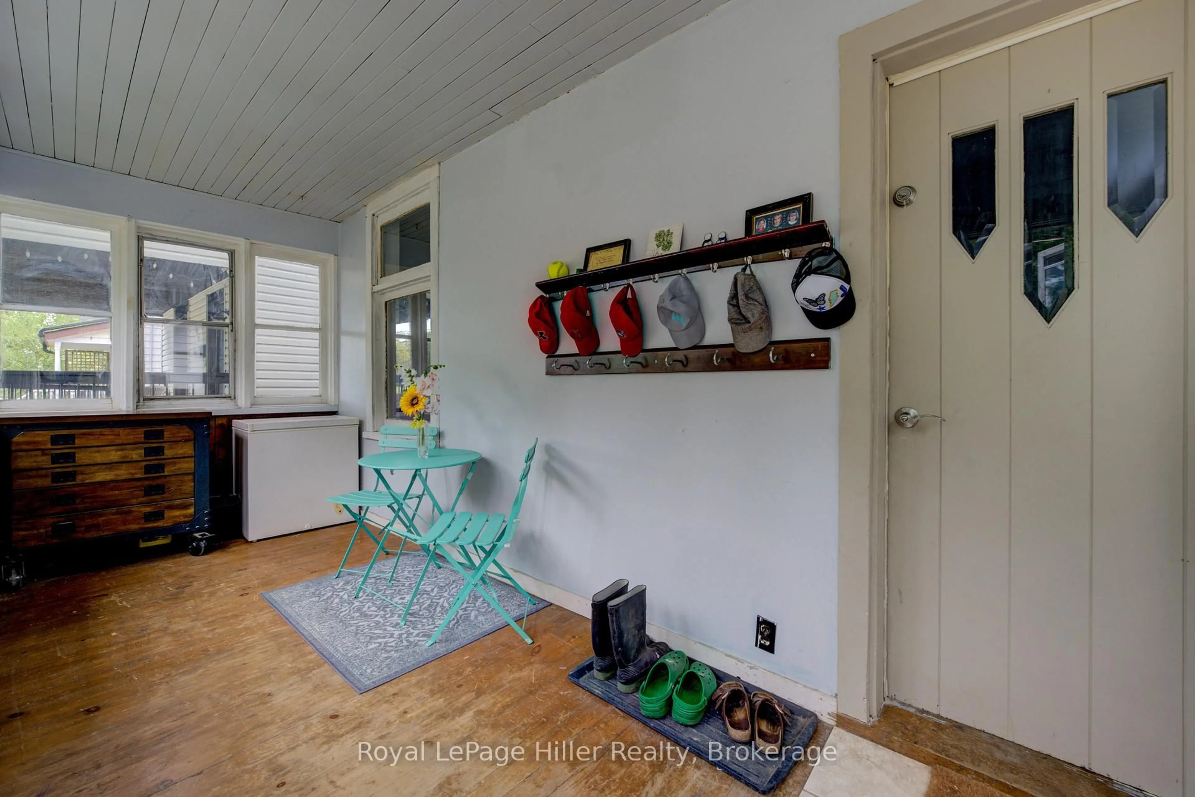 Indoor entryway for 104 Trinity St, Stratford Ontario N5A 4P6