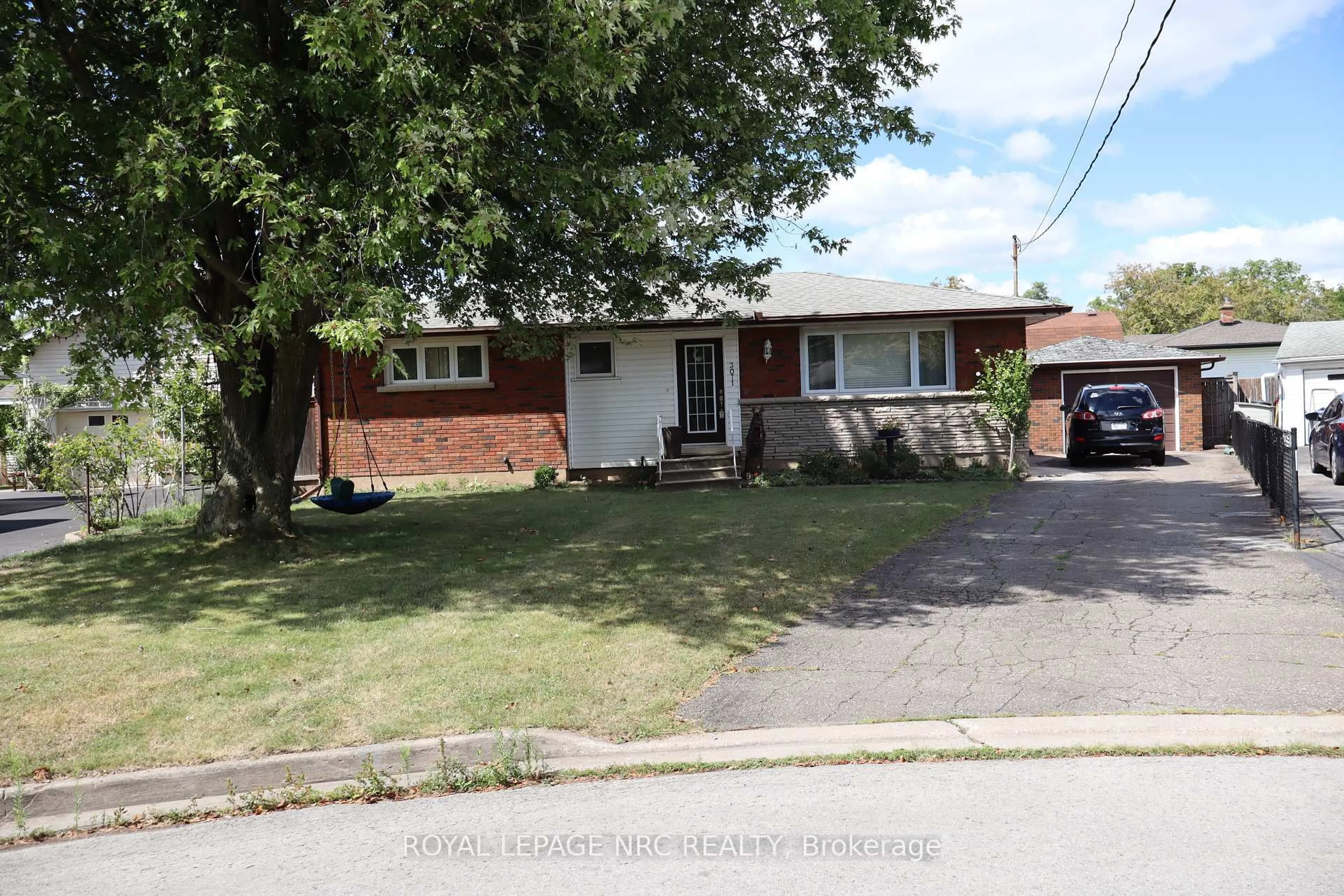 Home with brick exterior material, street for 3071 Basswood Crt, Niagara Falls Ontario L2J 2G9