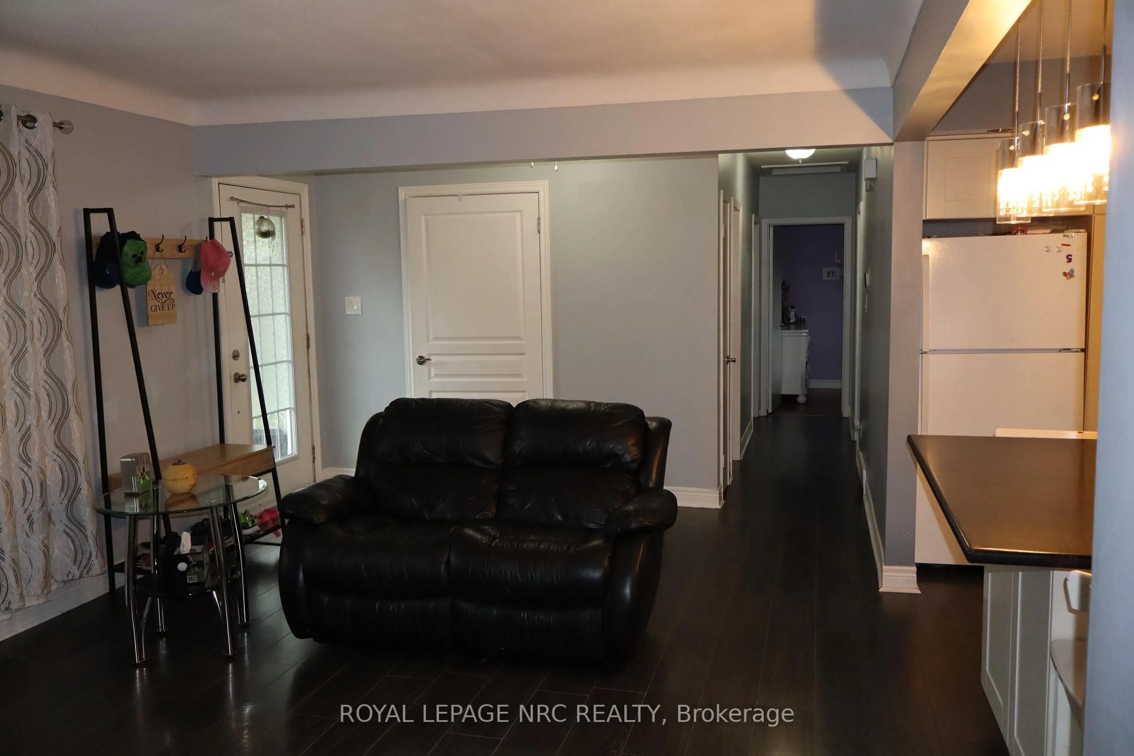 A pic of a room for 3071 Basswood Crt, Niagara Falls Ontario L2J 2G9