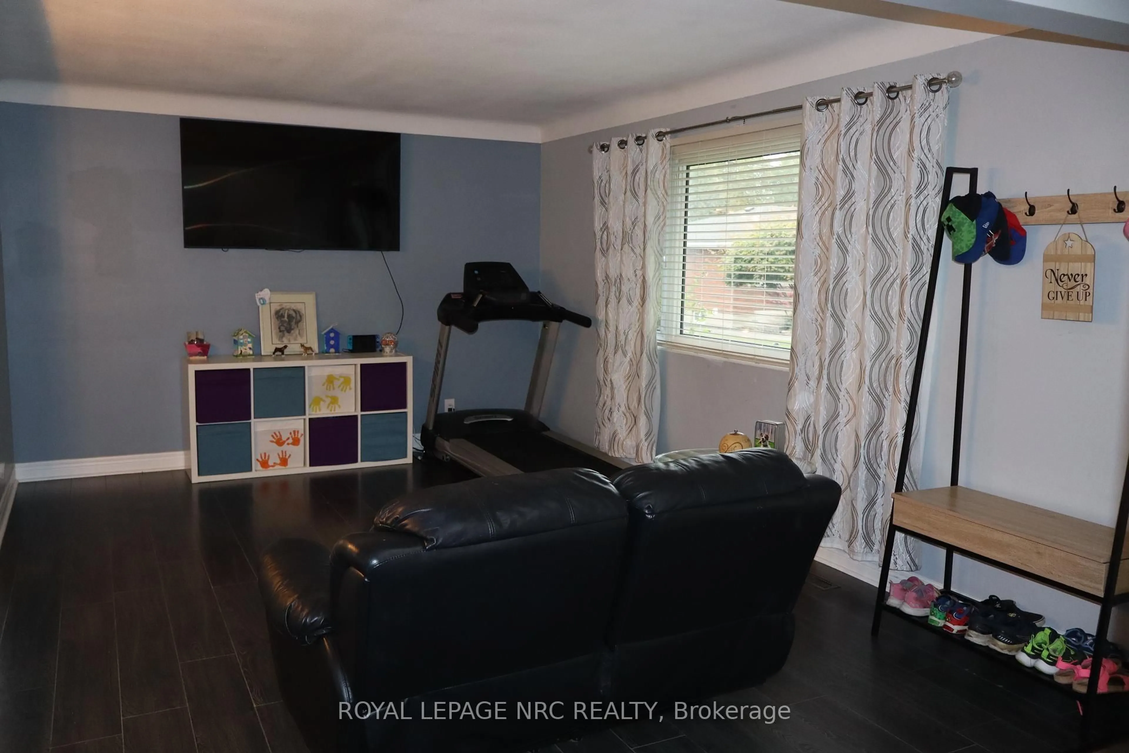 A pic of a room for 3071 Basswood Crt, Niagara Falls Ontario L2J 2G9