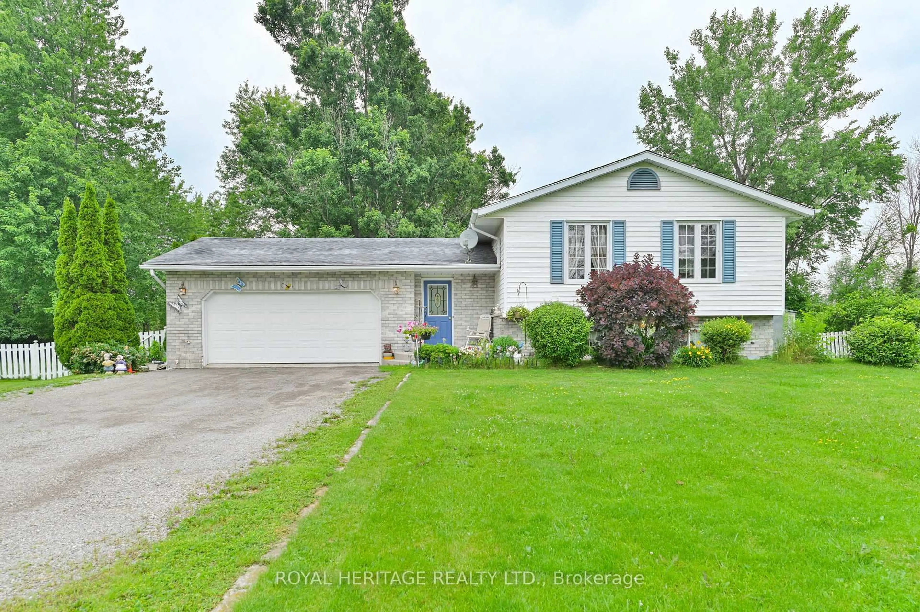 Home with vinyl exterior material, street for 1321C Airport Pkwy, Belleville Ontario K8N 4Z6