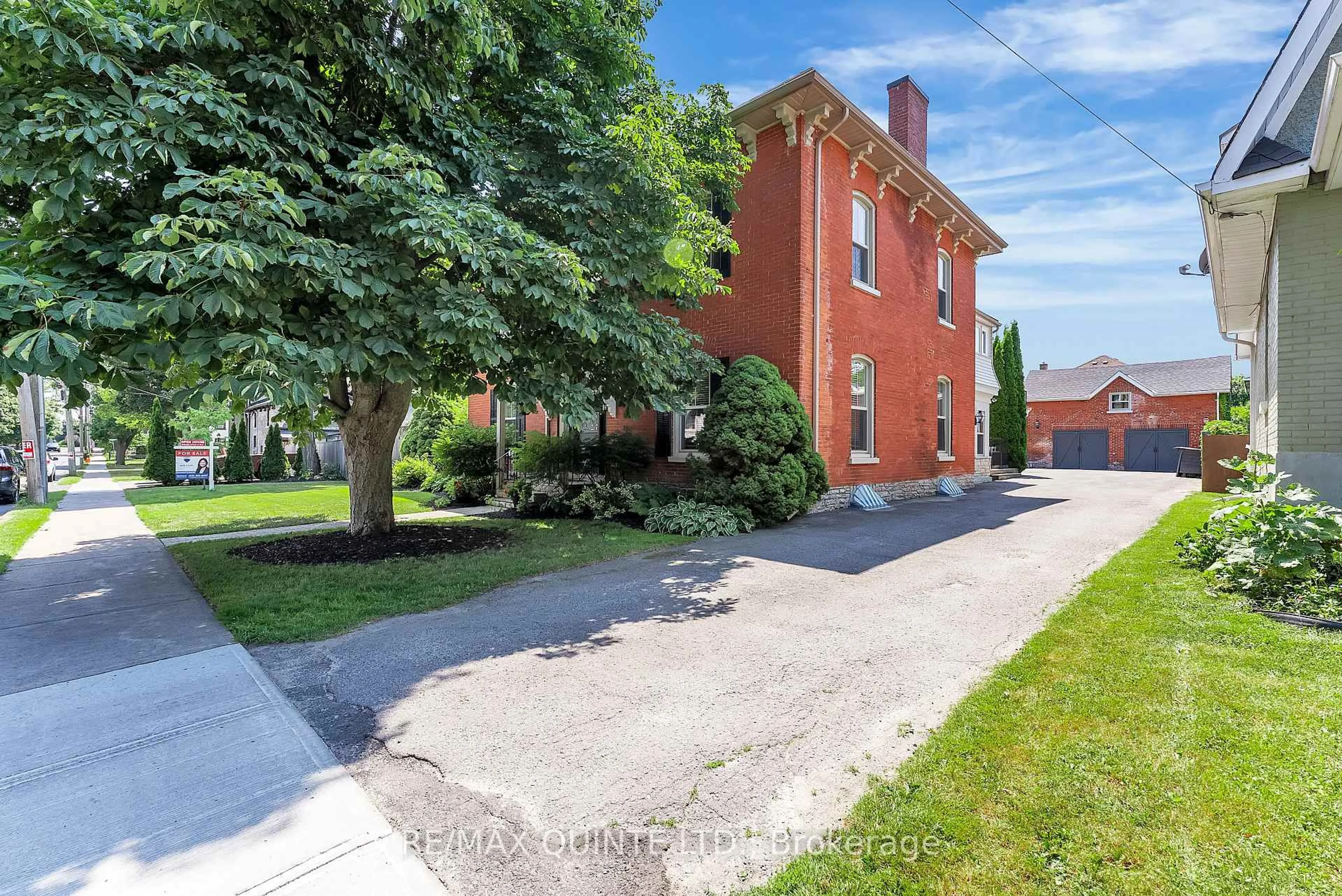 Unknown for 246 Charles St, Belleville Ontario K8N 3M5