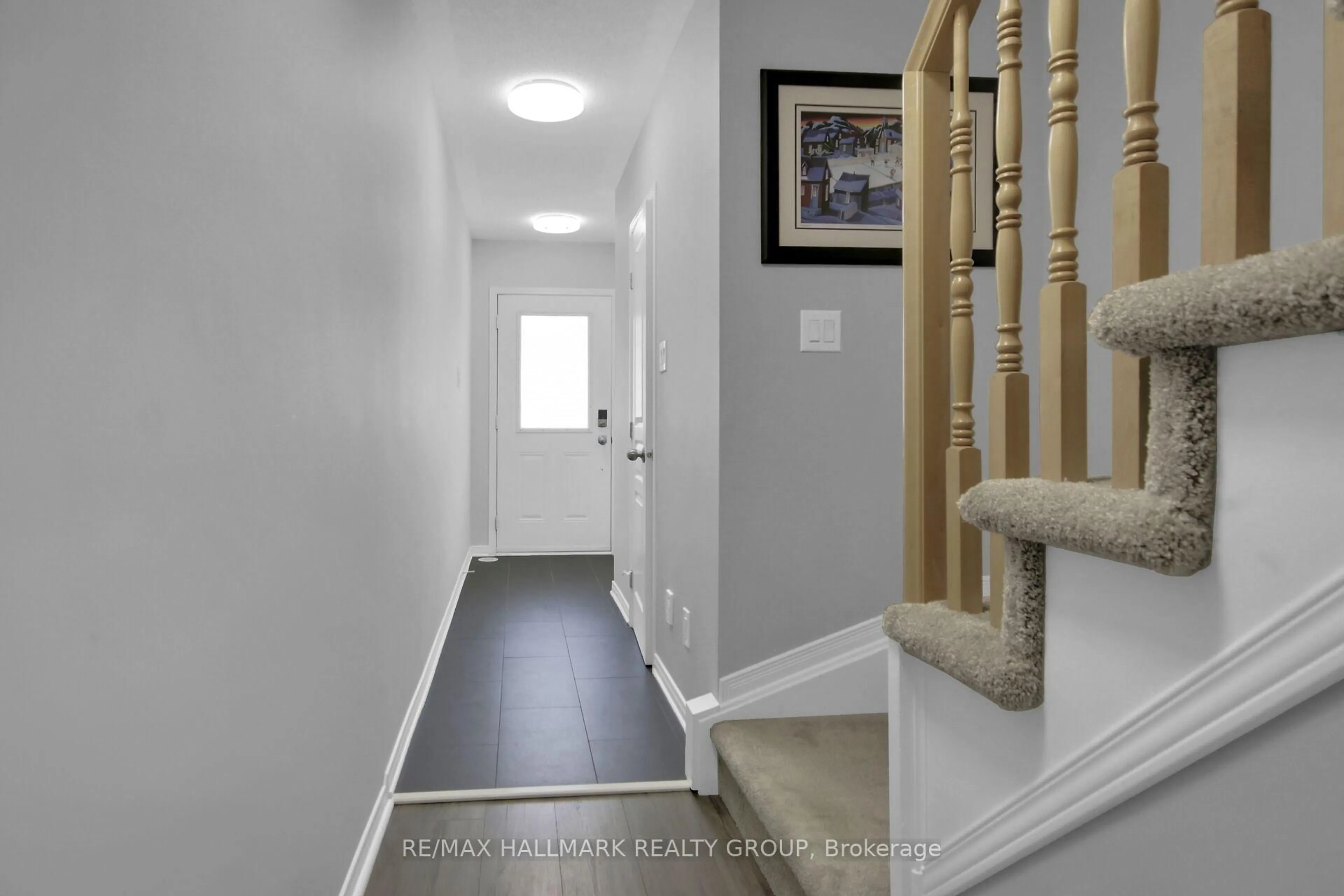 Indoor entryway for 303 Mosaic Private, Ottawa Ontario K2K 0H1