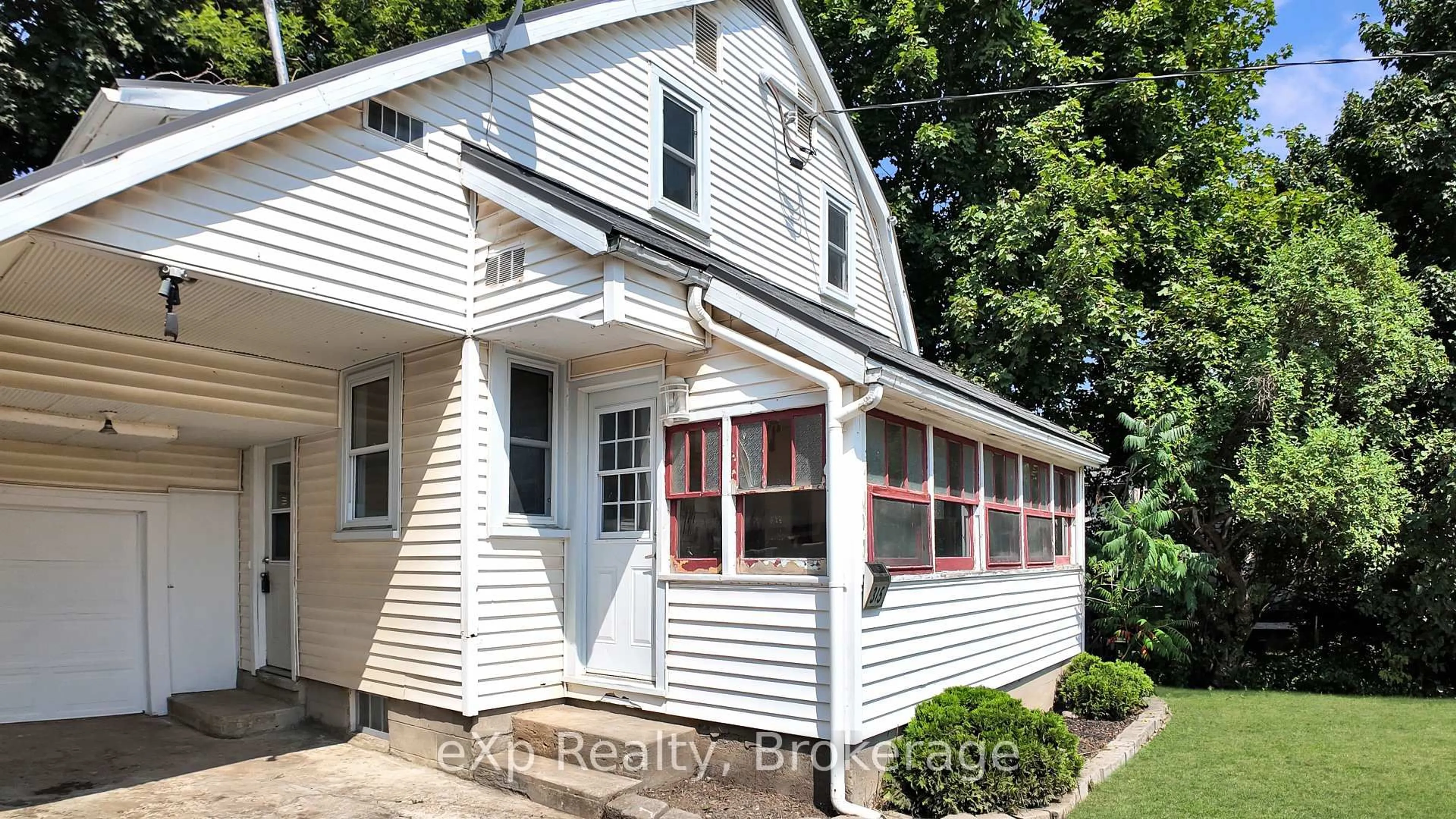 Home with vinyl exterior material, building for 315 McNab St, Brockton Ontario N0G 2V0