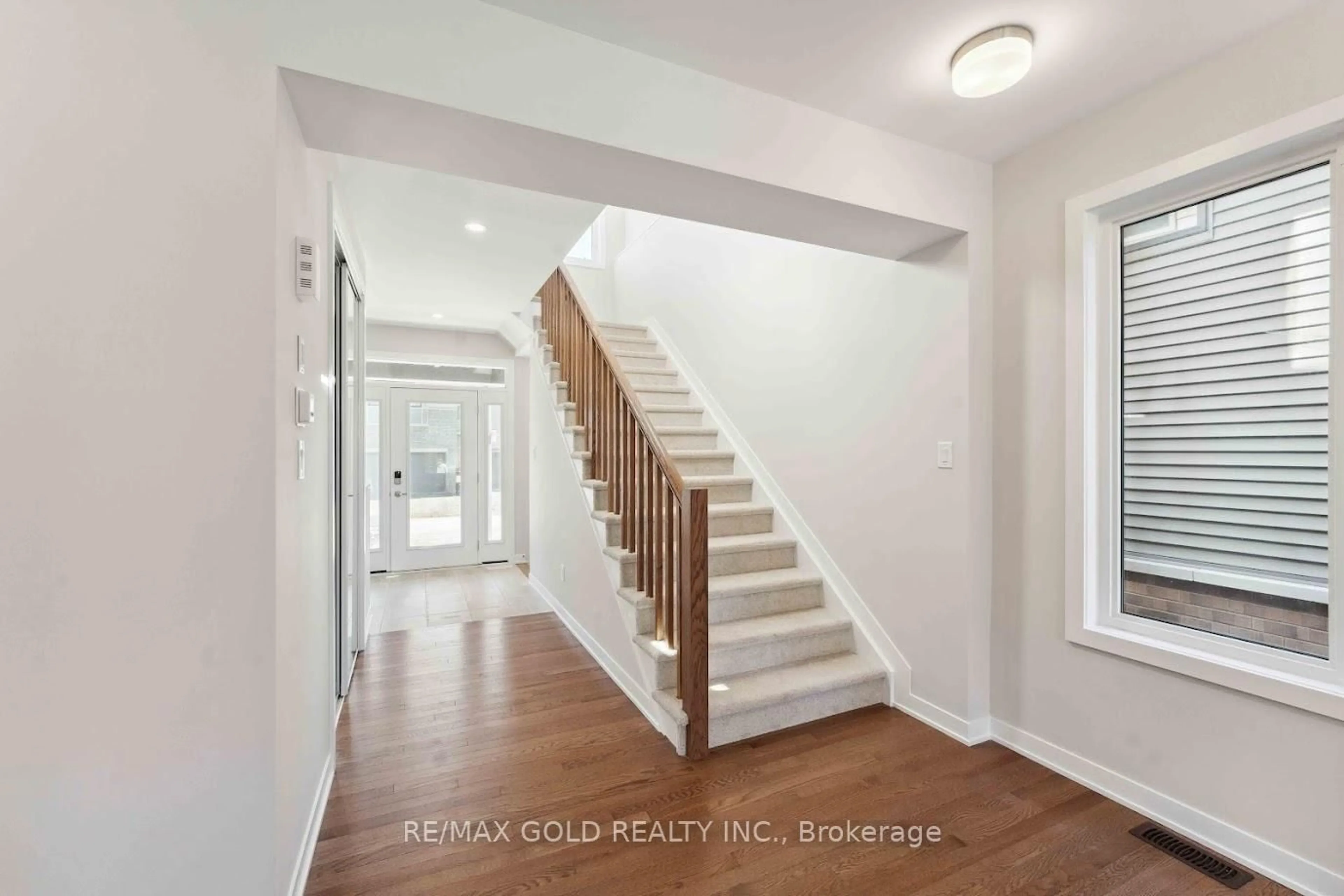 Indoor entryway for 356 Peninsula Rd, Richmond Ontario K0A 2Z0