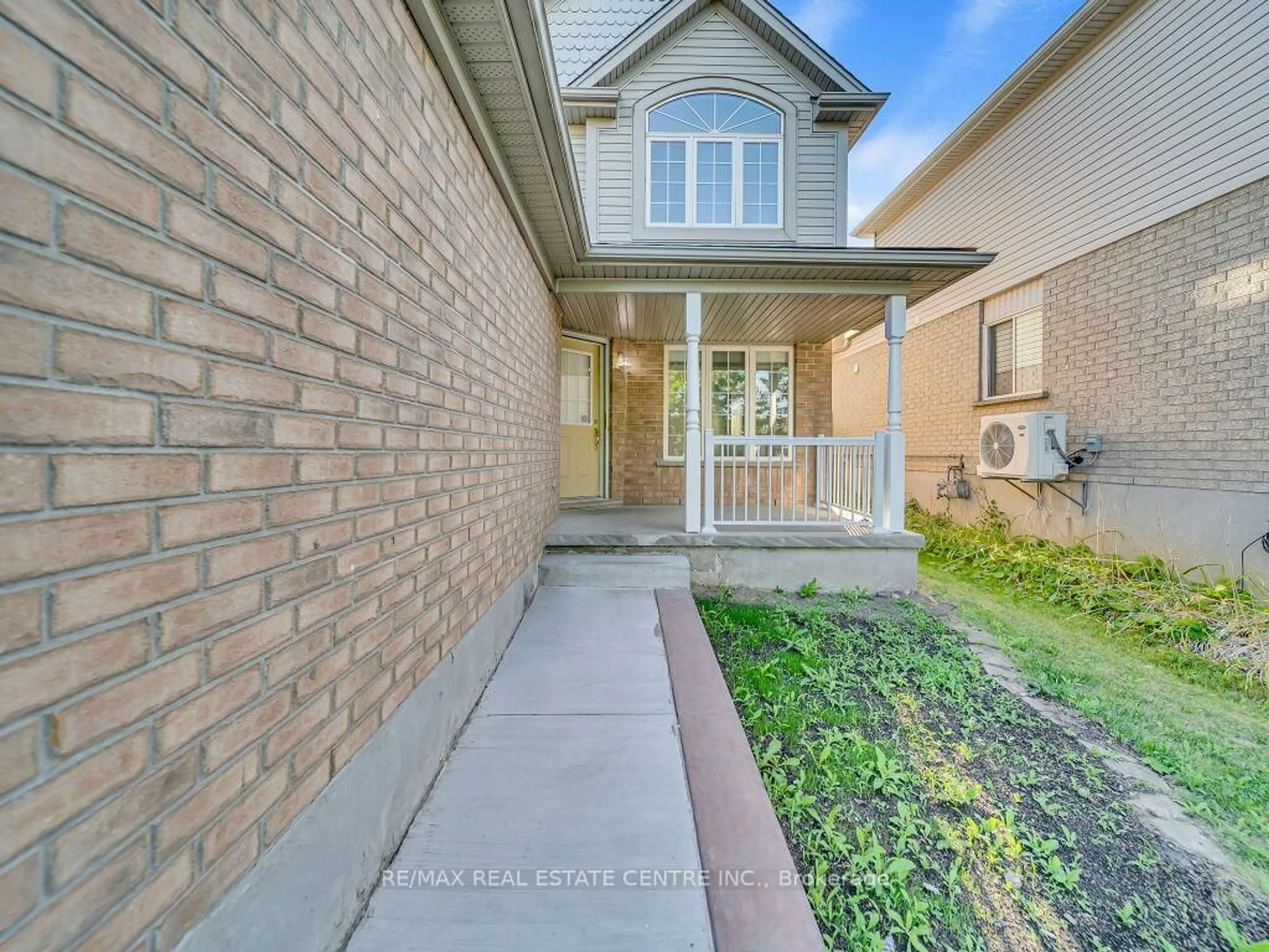 Home with brick exterior material, street for 40 Houghton St, Cambridge Ontario N3C 4K7