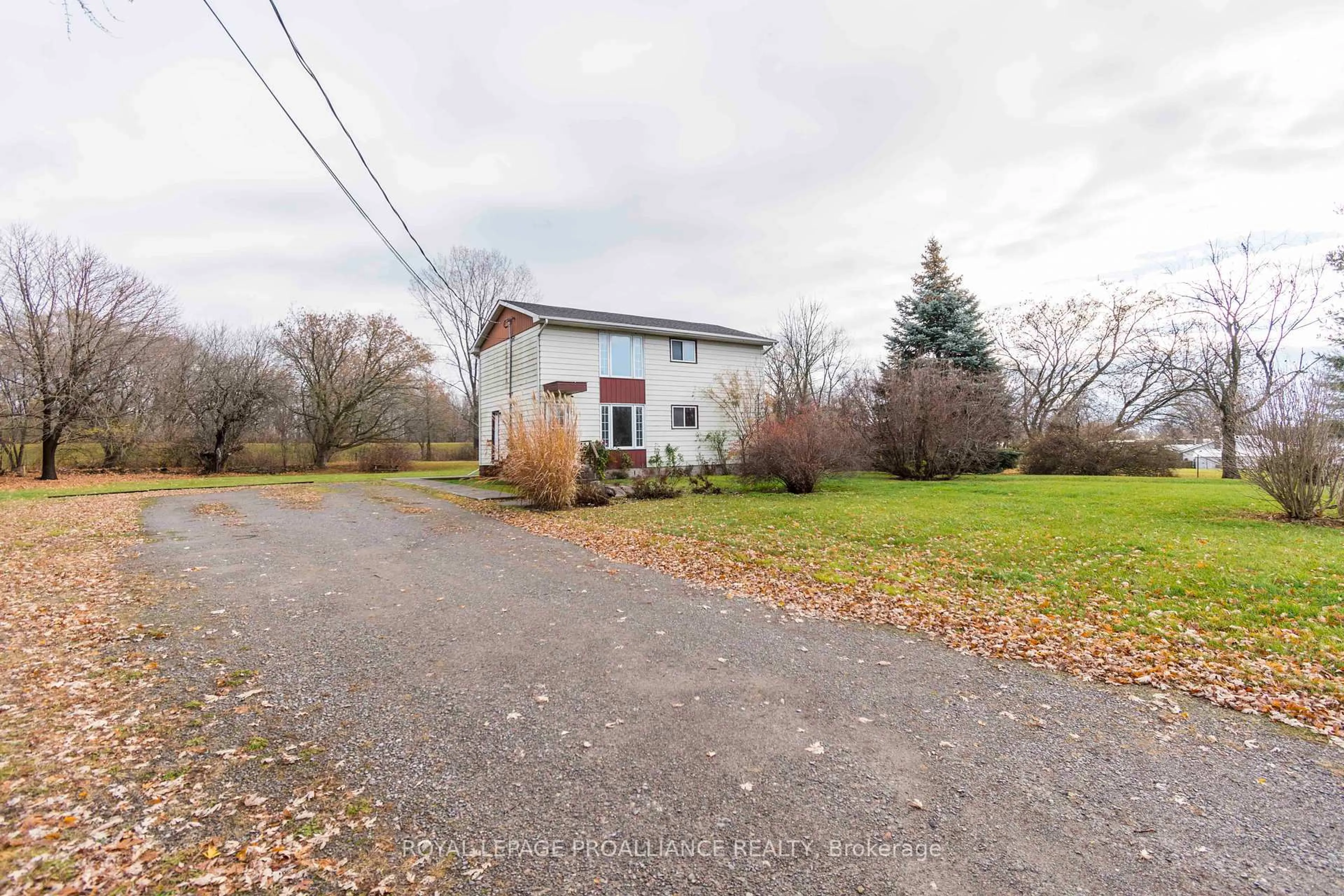 A pic from outside/outdoor area/front of a property/back of a property/a pic from drone, street for 25 Quinte View Dr, Quinte West Ontario K8V 5P5