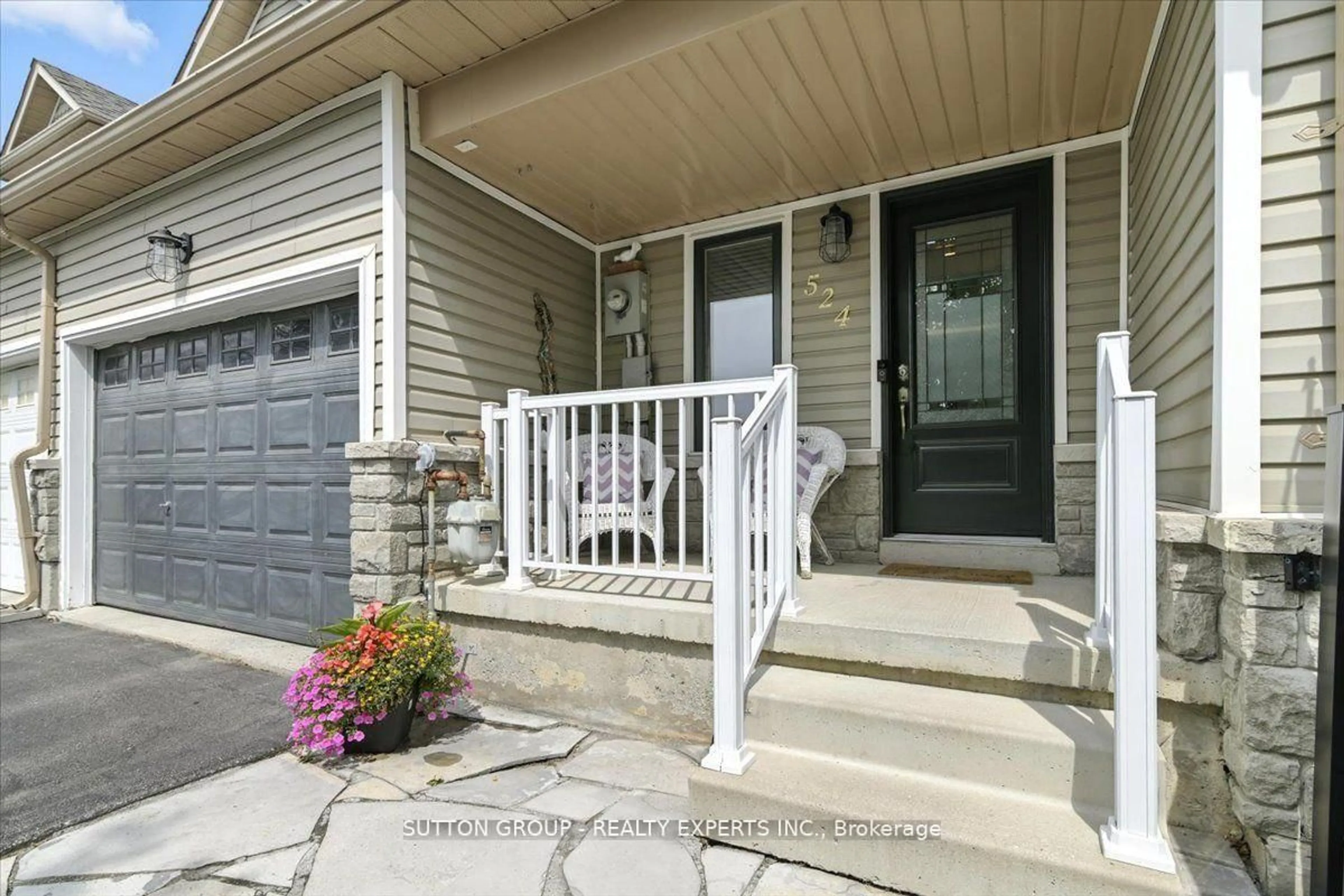 Indoor entryway for 524 Garbutt Terr, Peterborough North Ontario K9H 7S8