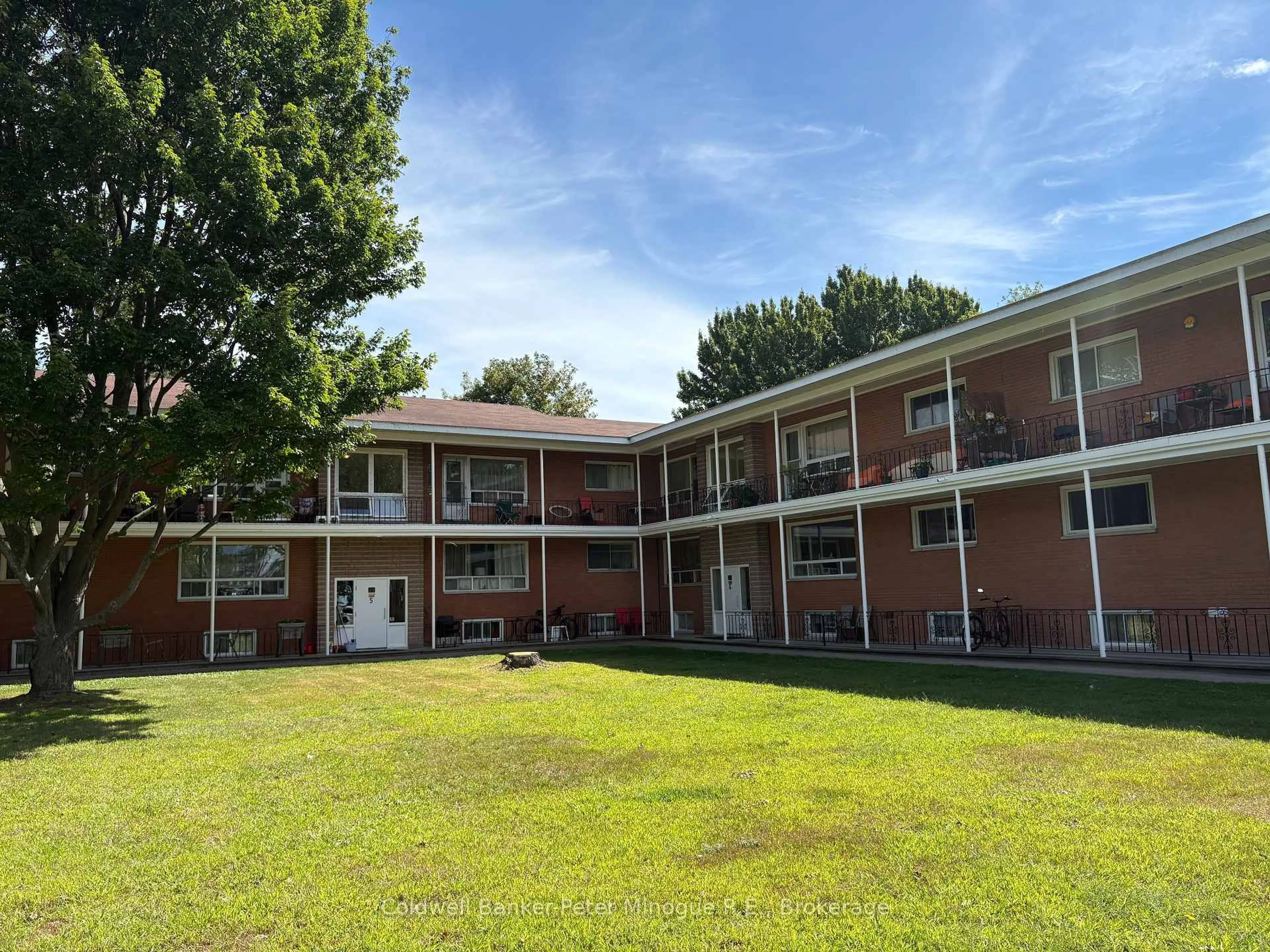 A pic from outside/outdoor area/front of a property/back of a property/a pic from drone, building for 40 Judge Ave #22, North Bay Ontario P1A 1B4