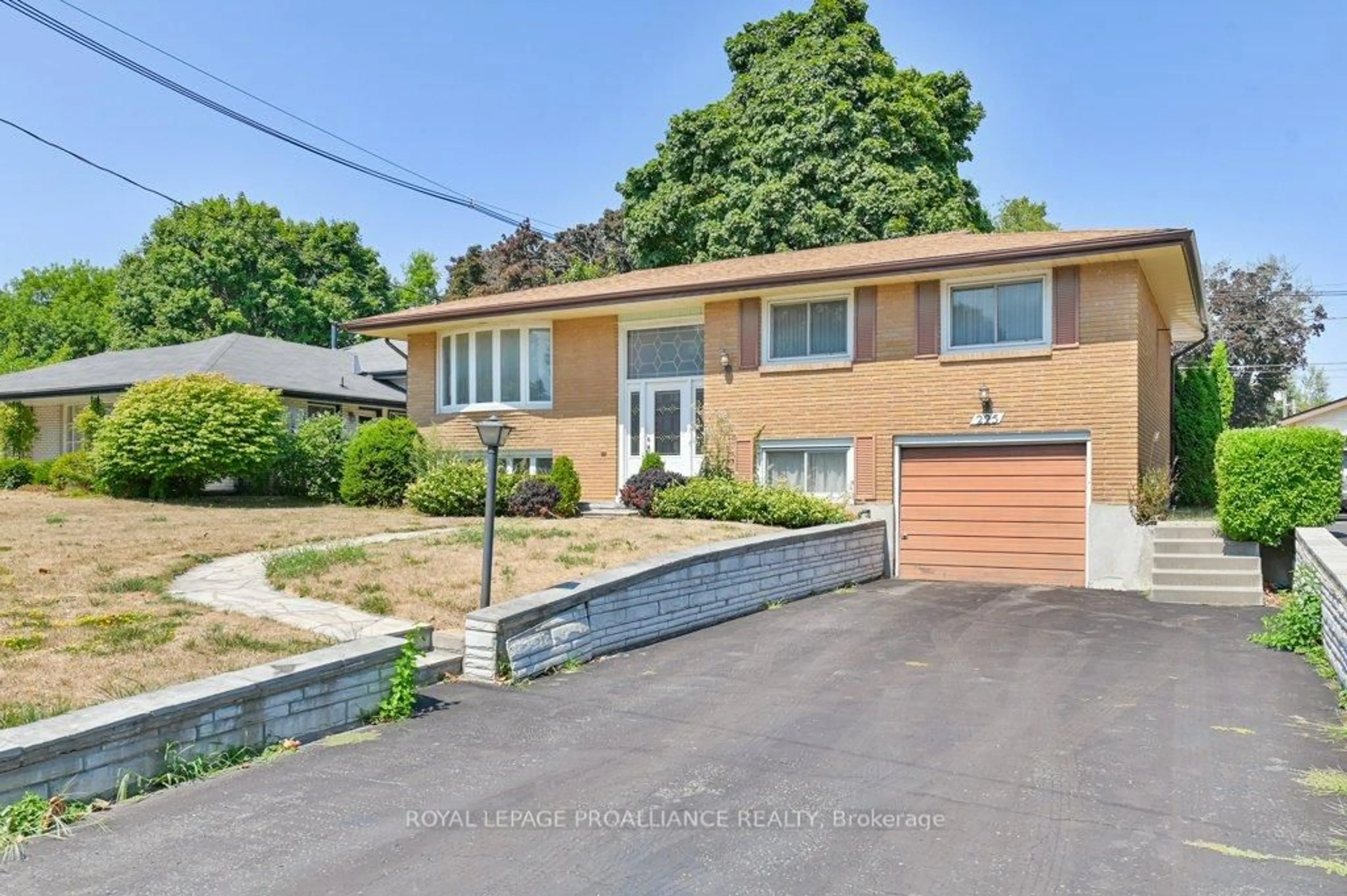 Unknown for 225 McGill St, Quinte West Ontario K8V 3K4