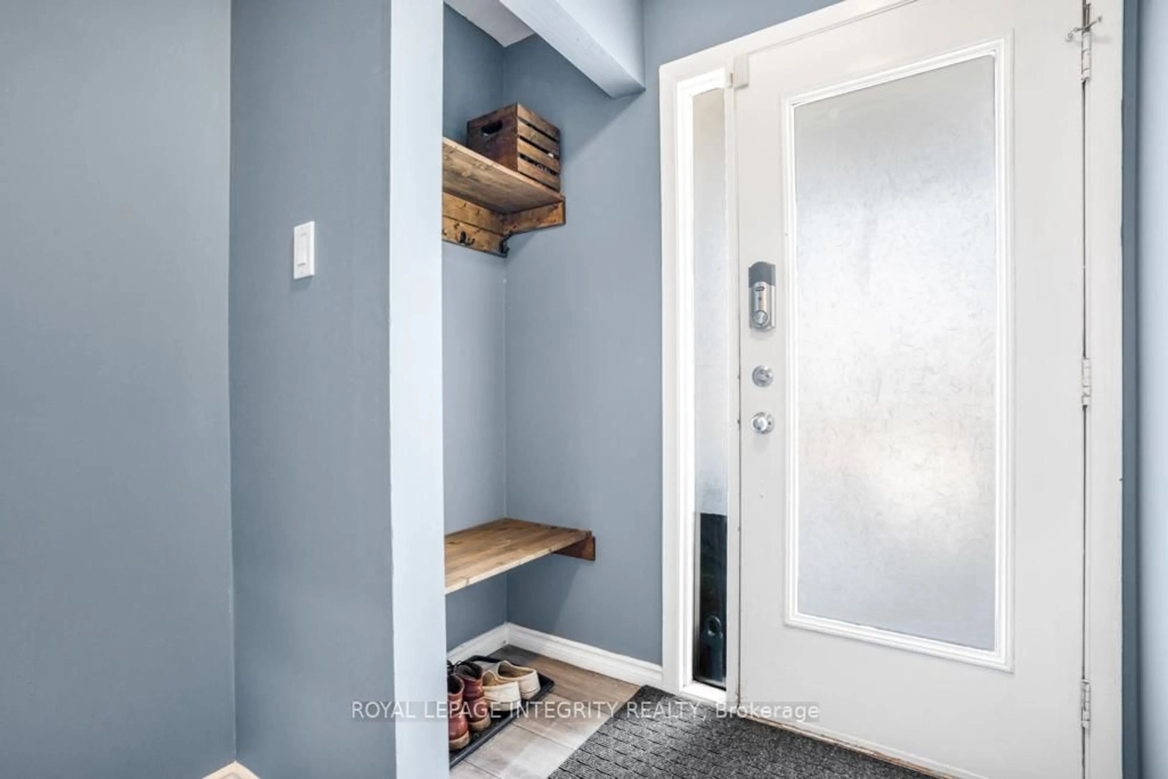 Indoor entryway for 1825 Marsala Cres #207, Orleans Ontario K4A 2E7