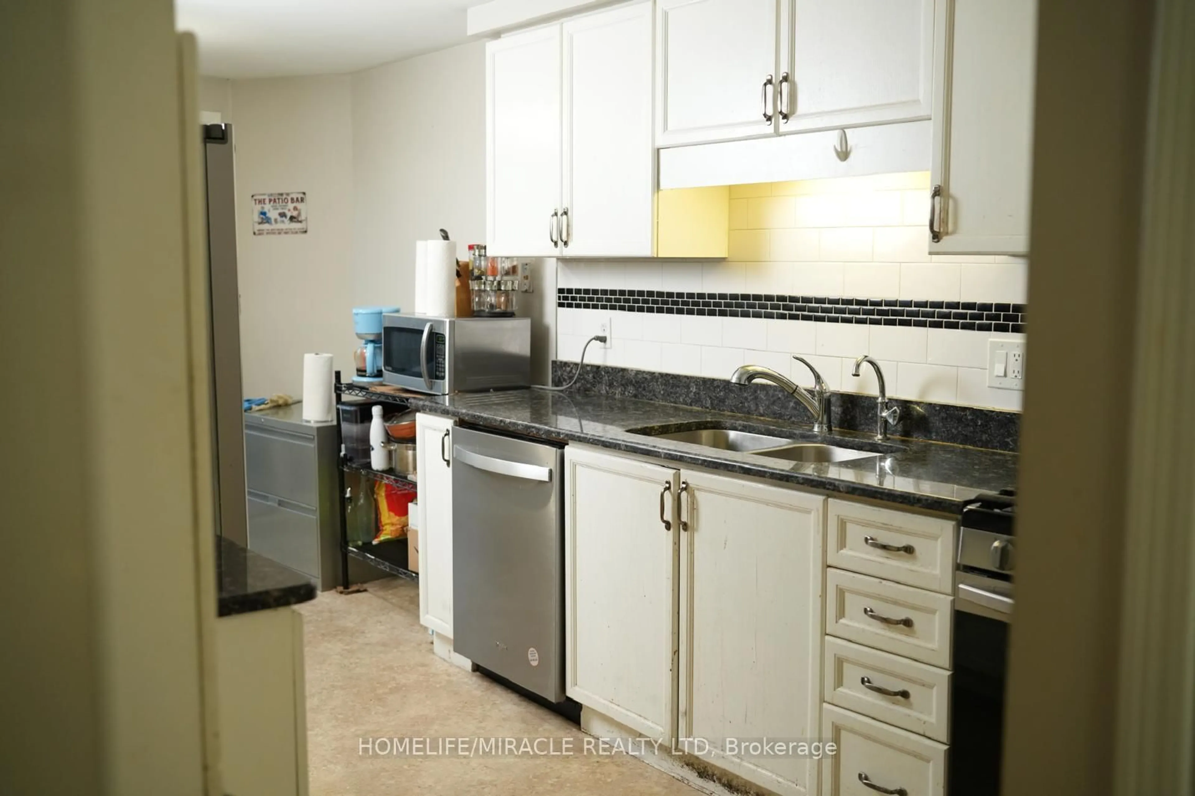 Standard kitchen, unknown for 419 Downsview Pl, Waterloo Ontario N2K 3T9