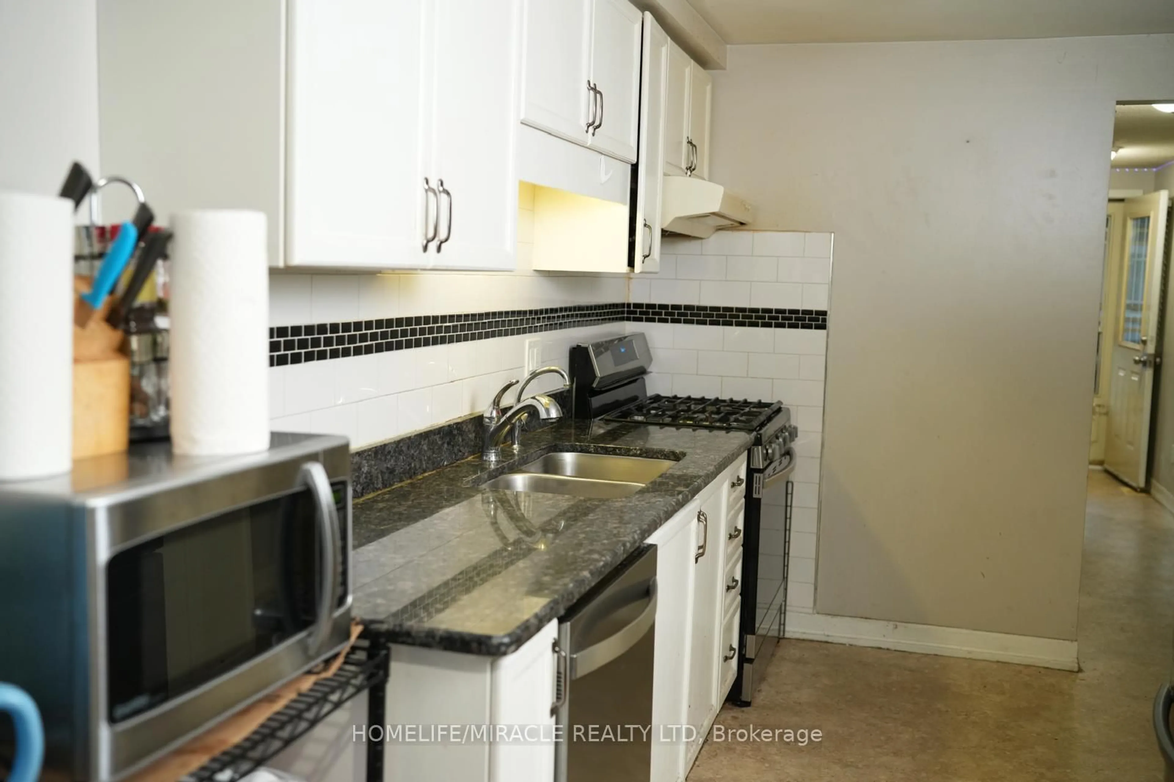 Standard kitchen, ceramic/tile floor for 419 Downsview Pl, Waterloo Ontario N2K 3T9