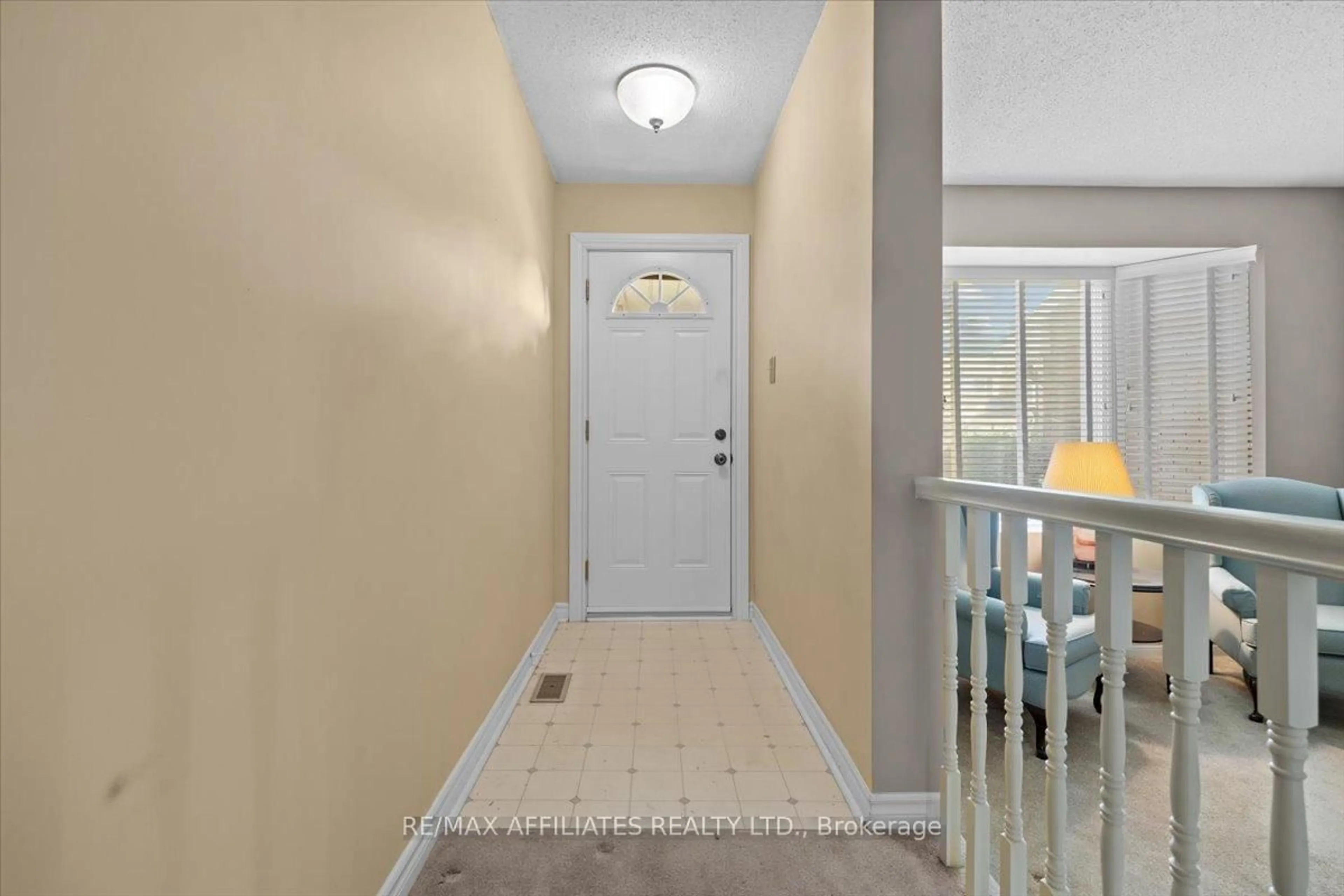 Indoor entryway for 1080 St Lucia Pl, Ottawa Ontario K1C 2G3