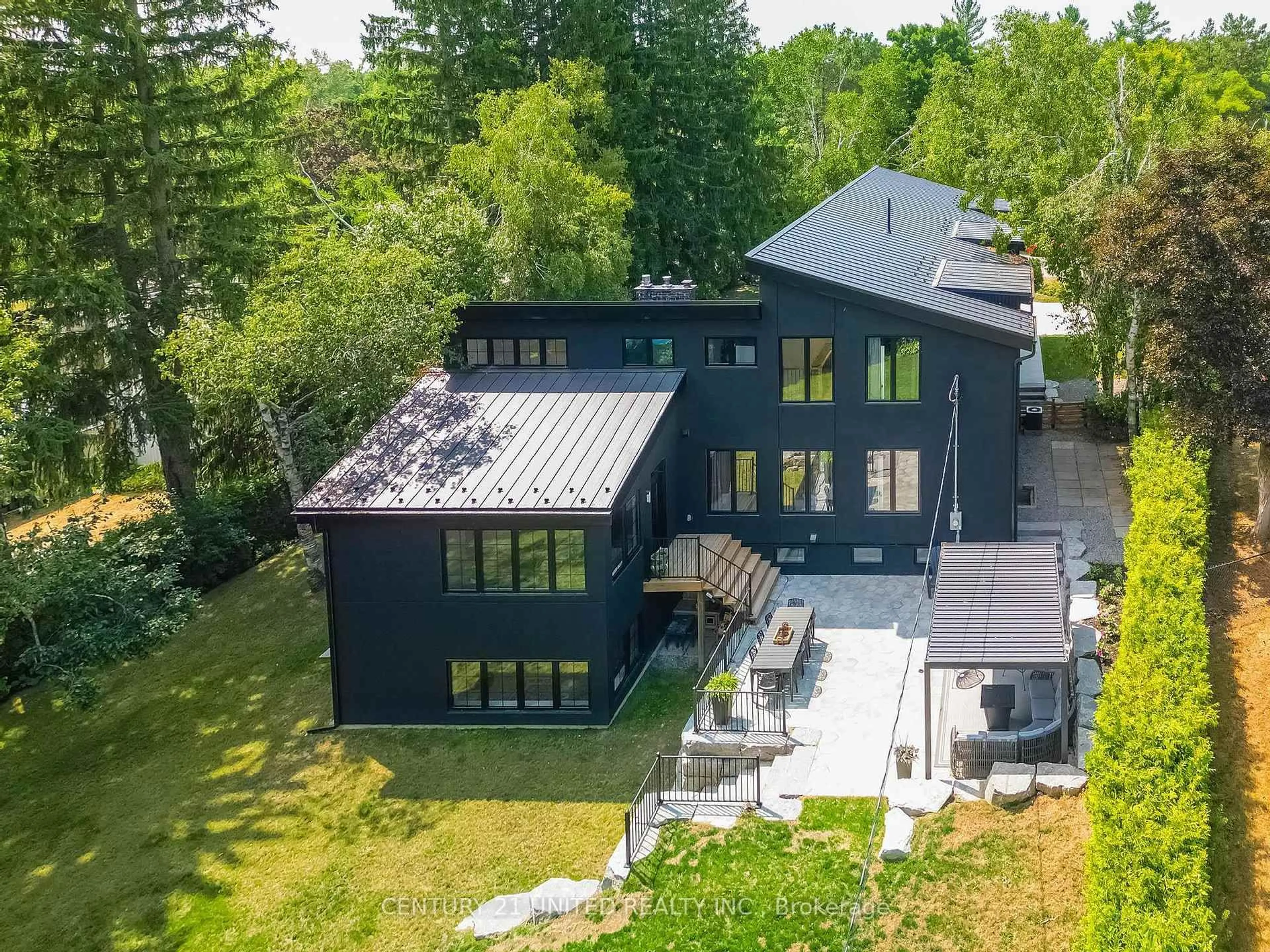 A pic from outside/outdoor area/front of a property/back of a property/a pic from drone, unknown for 34 Edgewood Rd, Peterborough West Ontario K9J 6V8