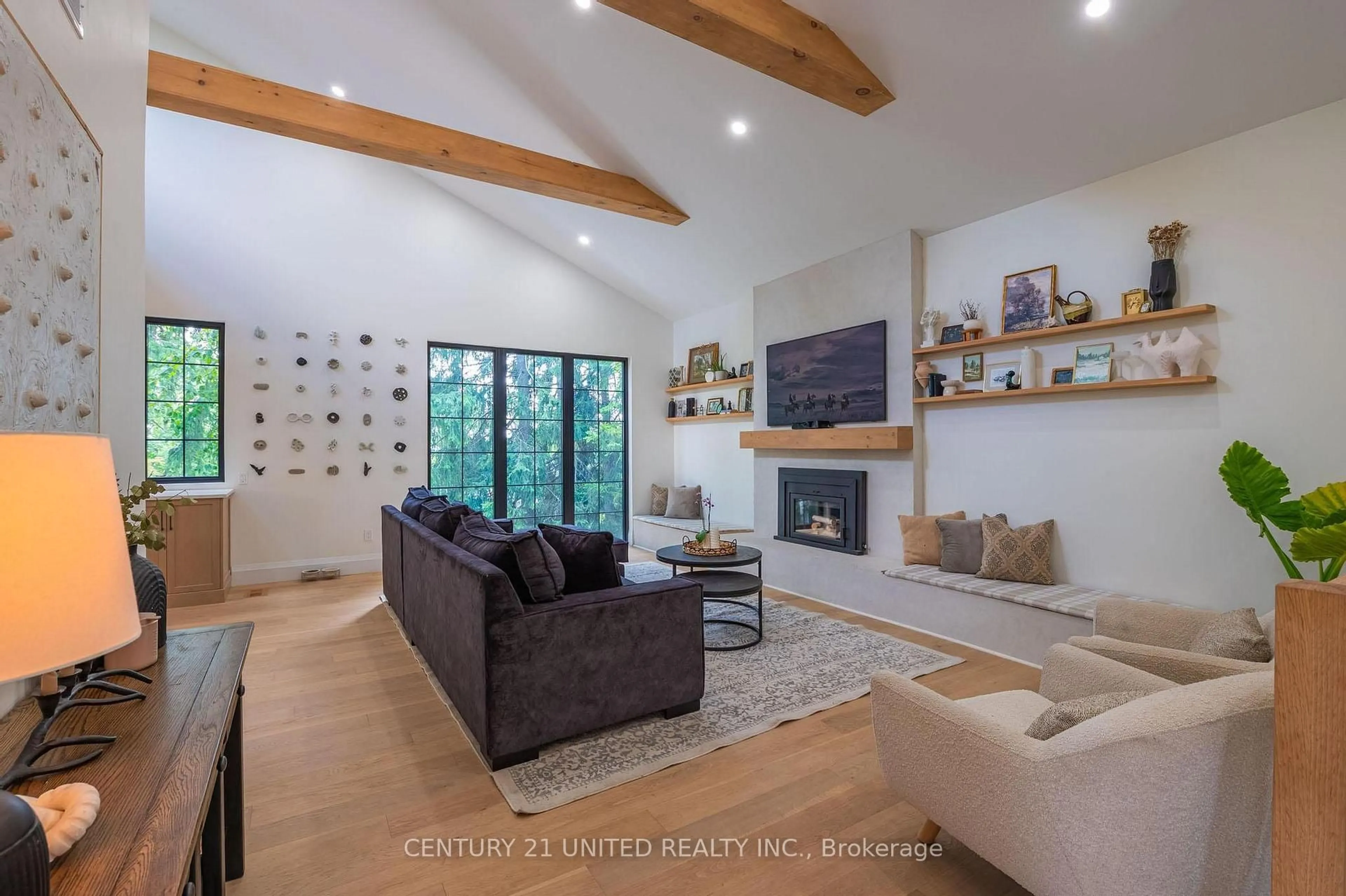 Living room with furniture, unknown for 34 Edgewood Rd, Peterborough West Ontario K9J 6V8