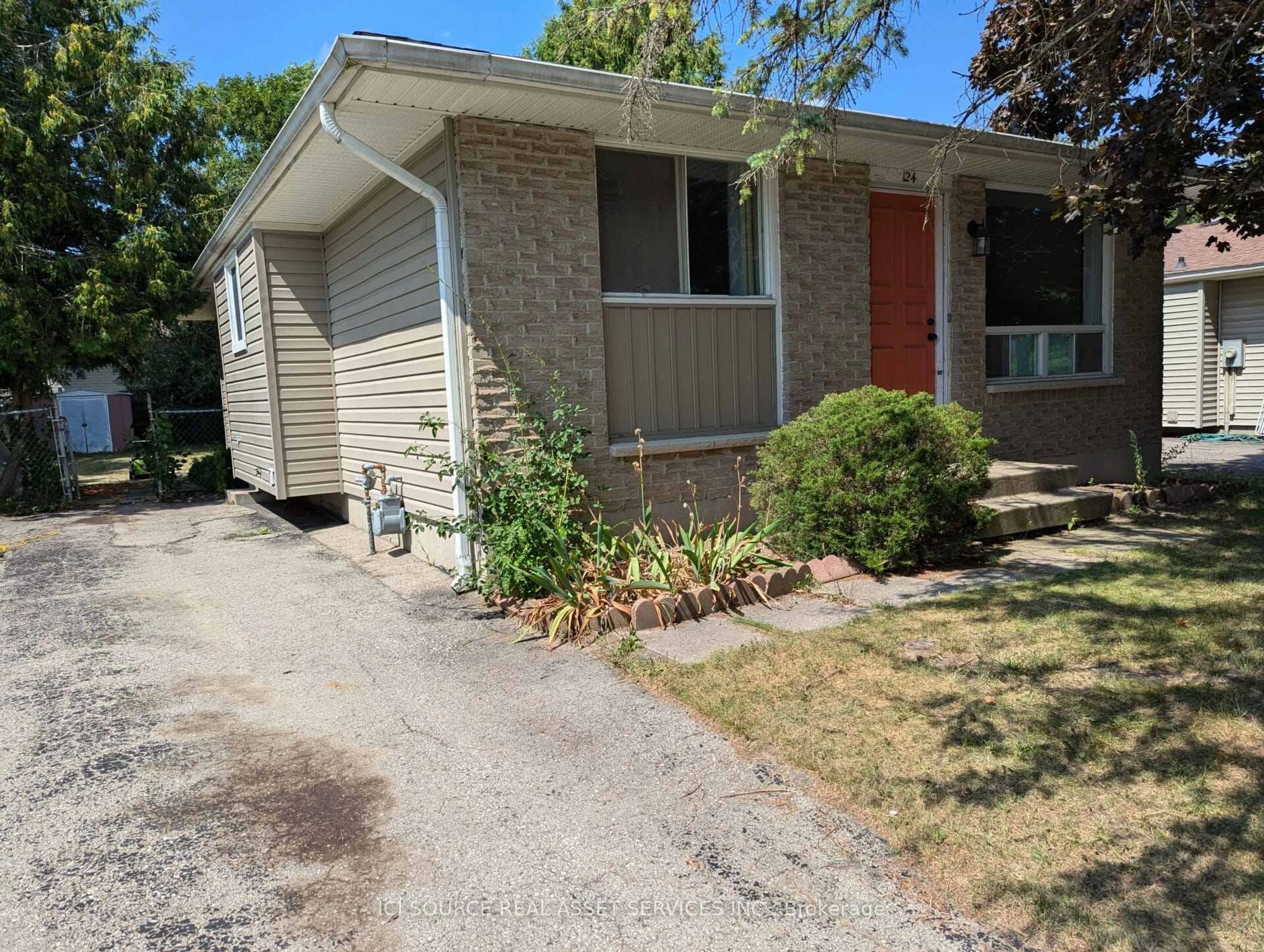 Unknown for 124 Hawthorne Rd, London North Ontario N6G 2W8