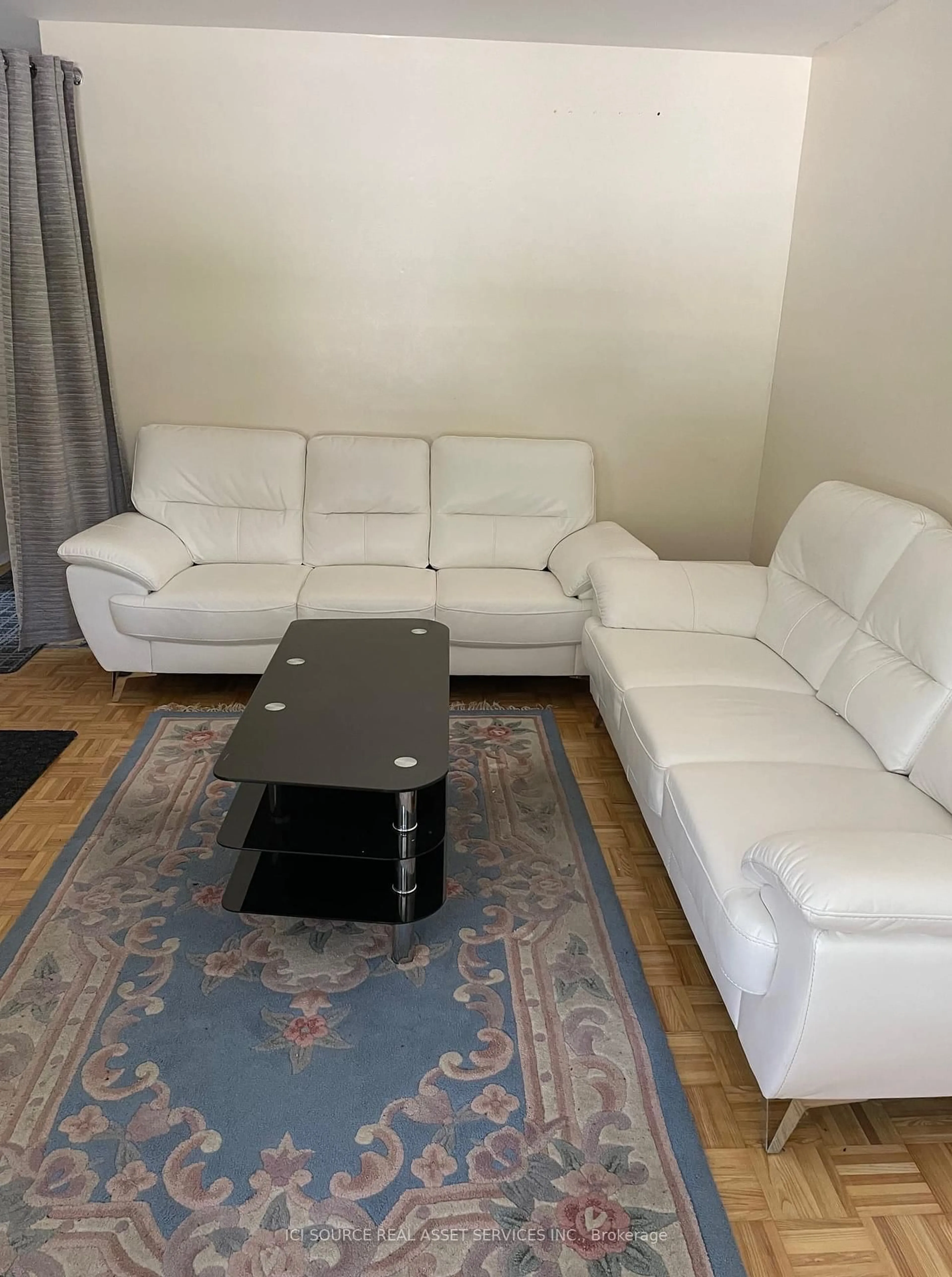 Living room with furniture, unknown for 124 Hawthorne Rd, London North Ontario N6G 2W8