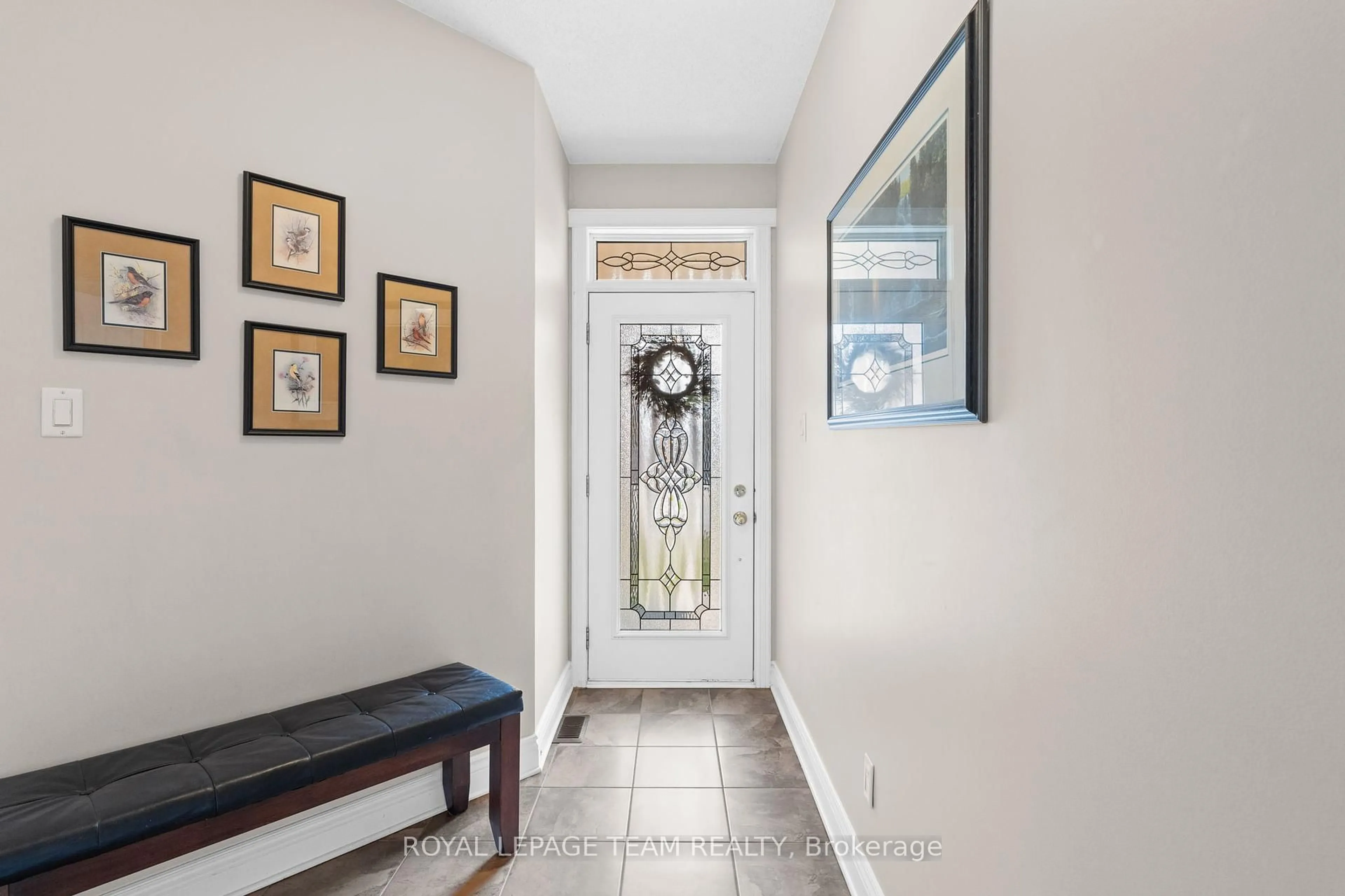 Indoor entryway for 920 Burwash Landing Bay, Kanata Ontario K2W 0C8