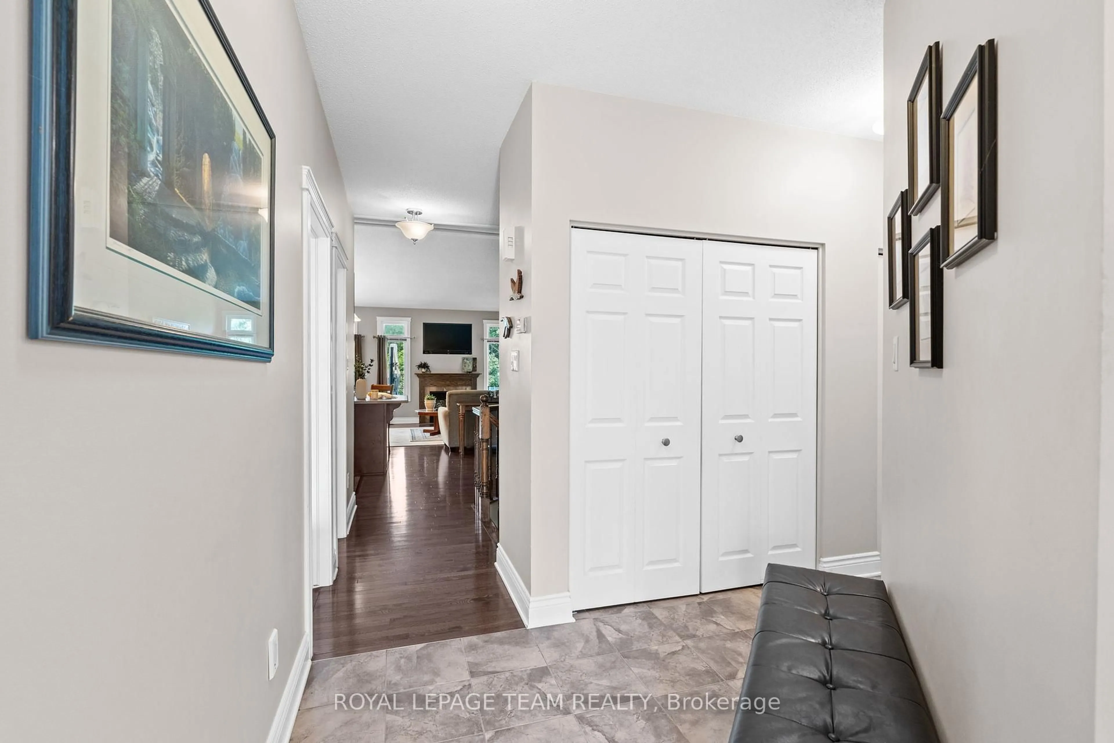 Indoor entryway for 920 Burwash Landing Bay, Kanata Ontario K2W 0C8