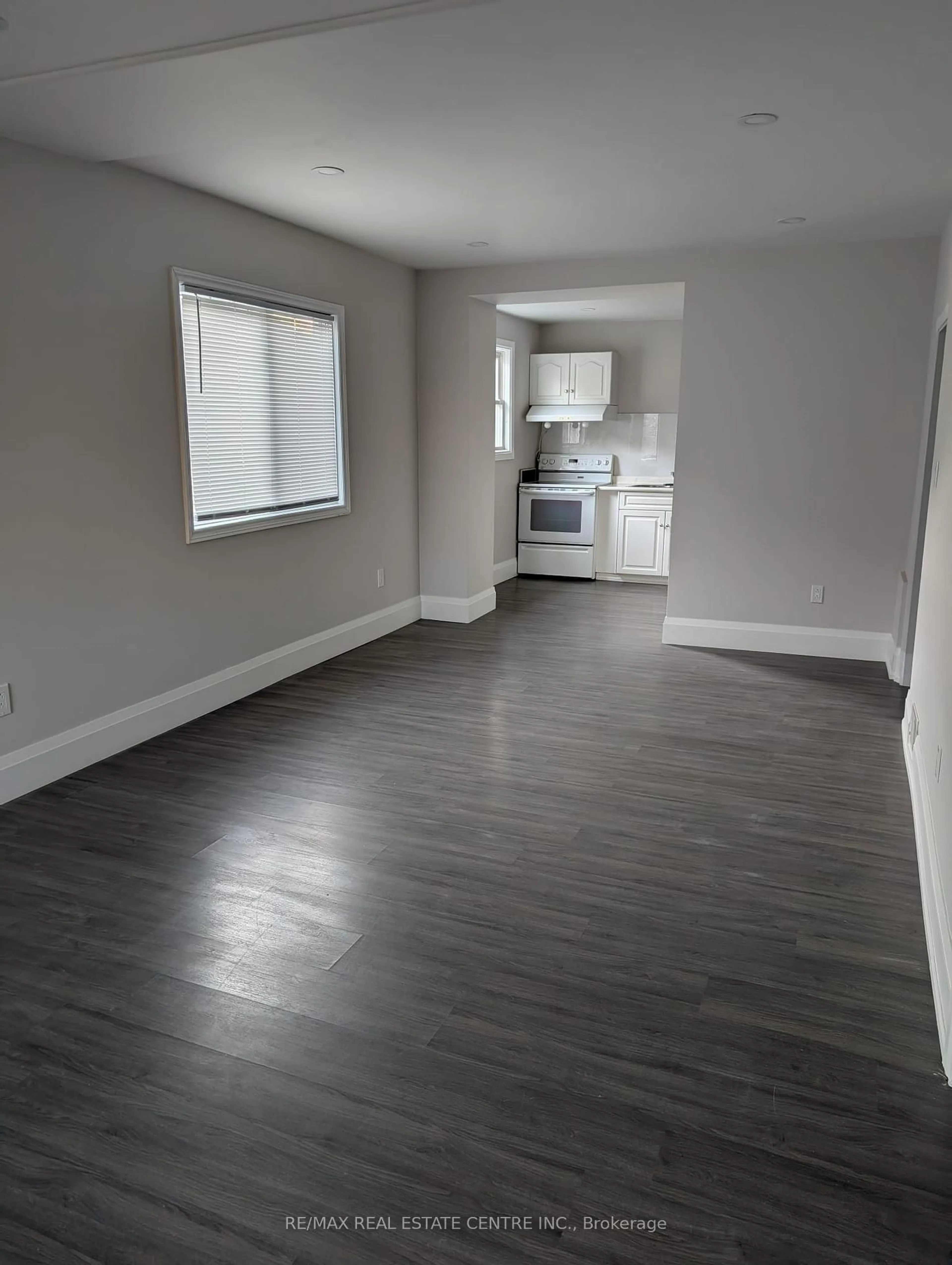 A pic of a room for 5145 Kitchener St, Niagara Falls Ontario L2G 1B1