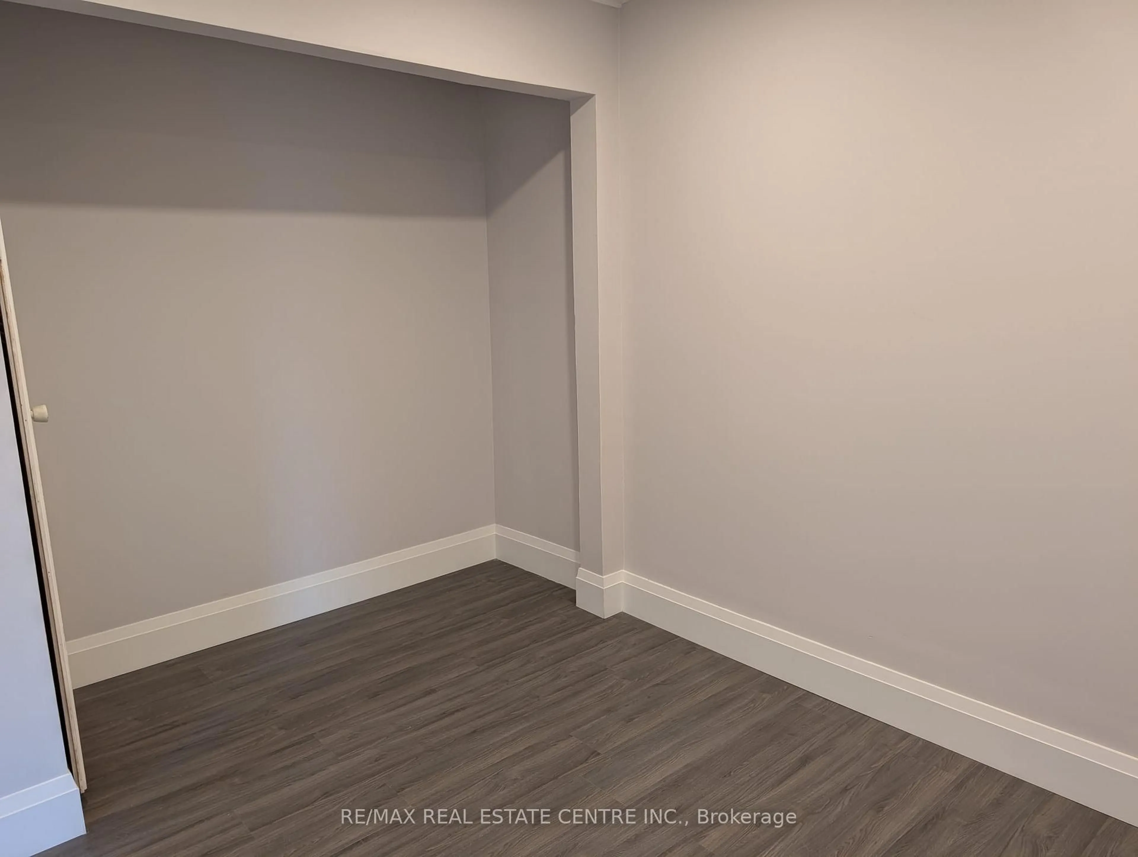 A pic of a room for 5145 Kitchener St, Niagara Falls Ontario L2G 1B1