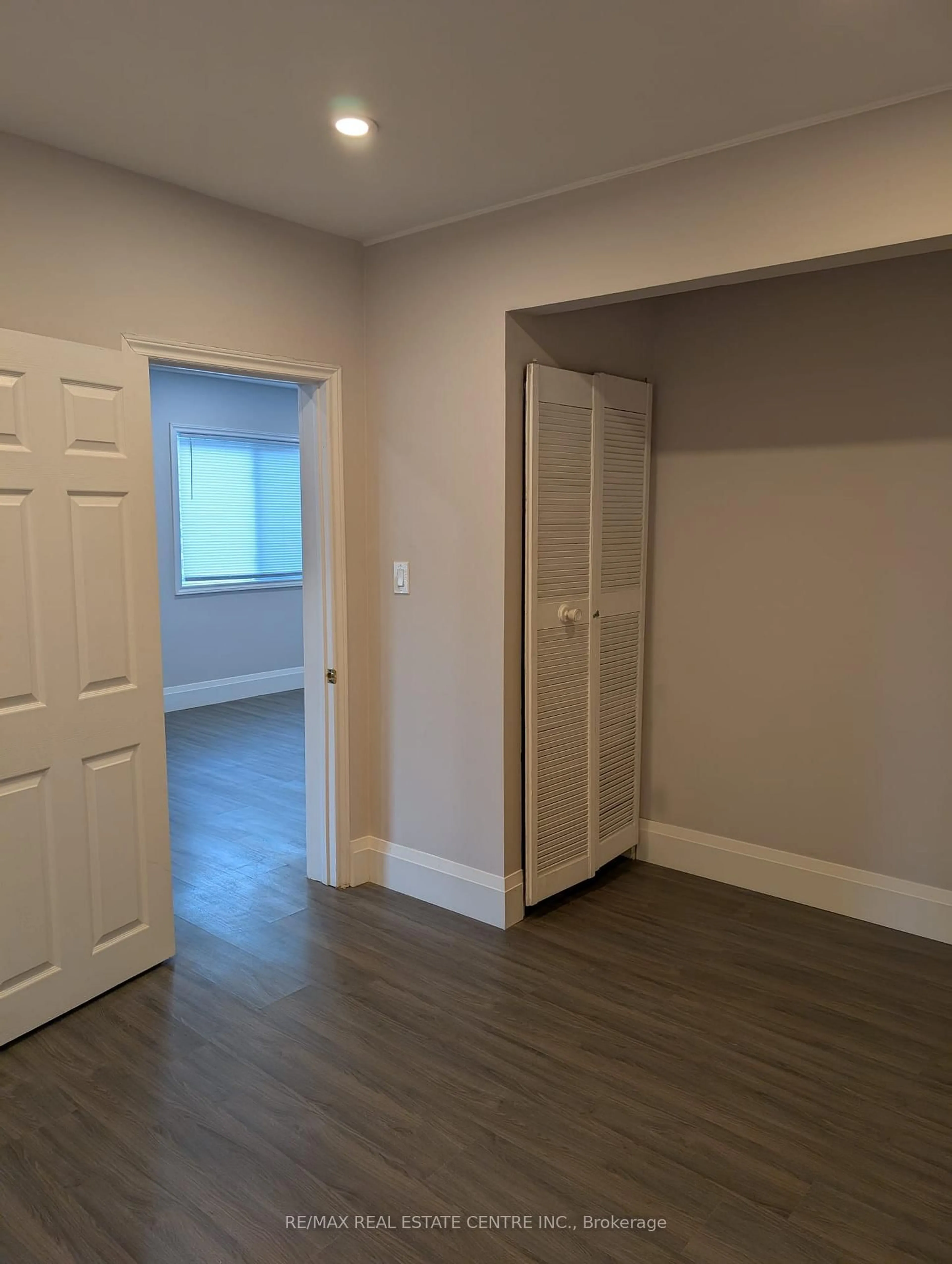 A pic of a room for 5145 Kitchener St, Niagara Falls Ontario L2G 1B1