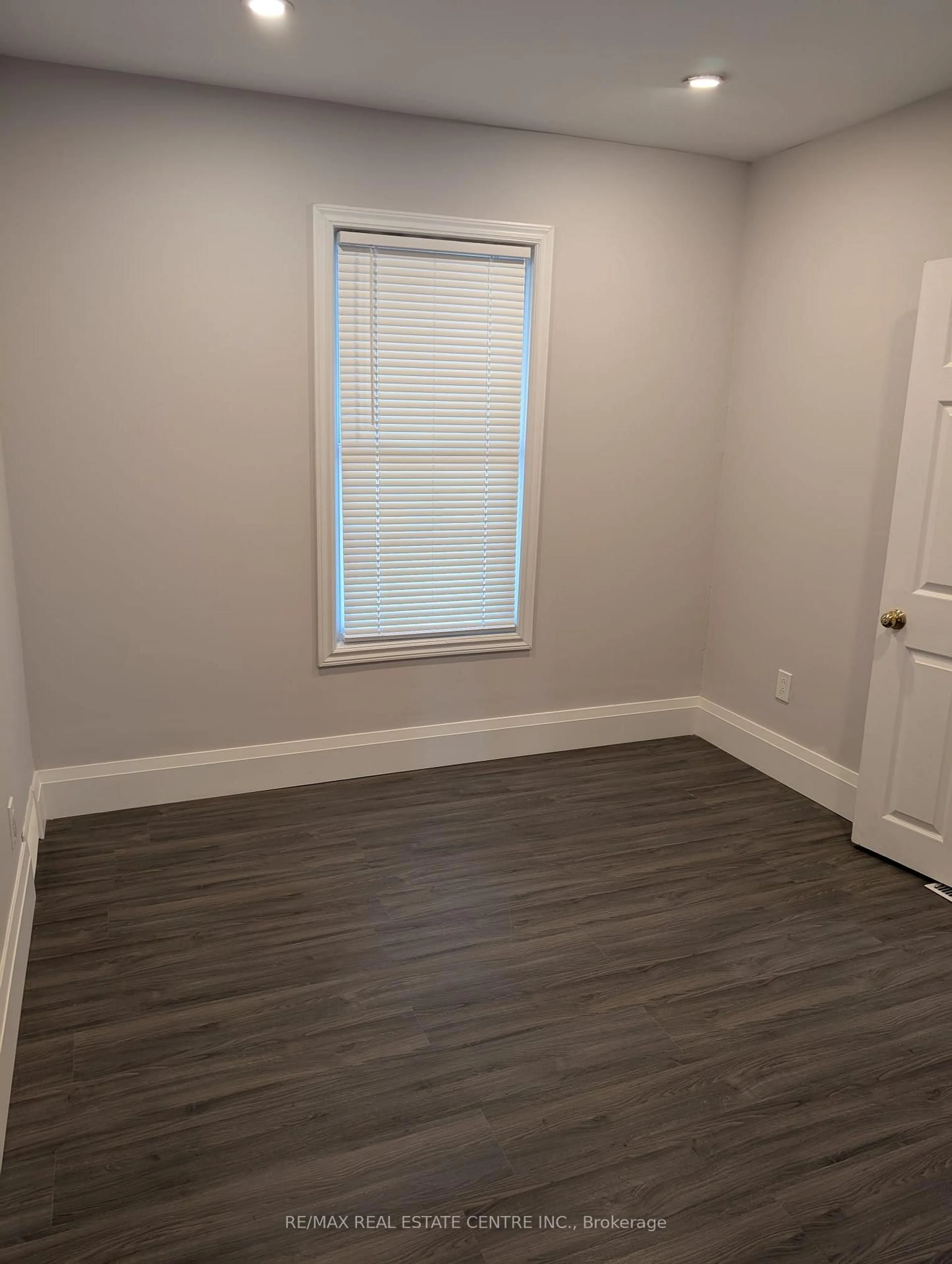 A pic of a room for 5145 Kitchener St, Niagara Falls Ontario L2G 1B1