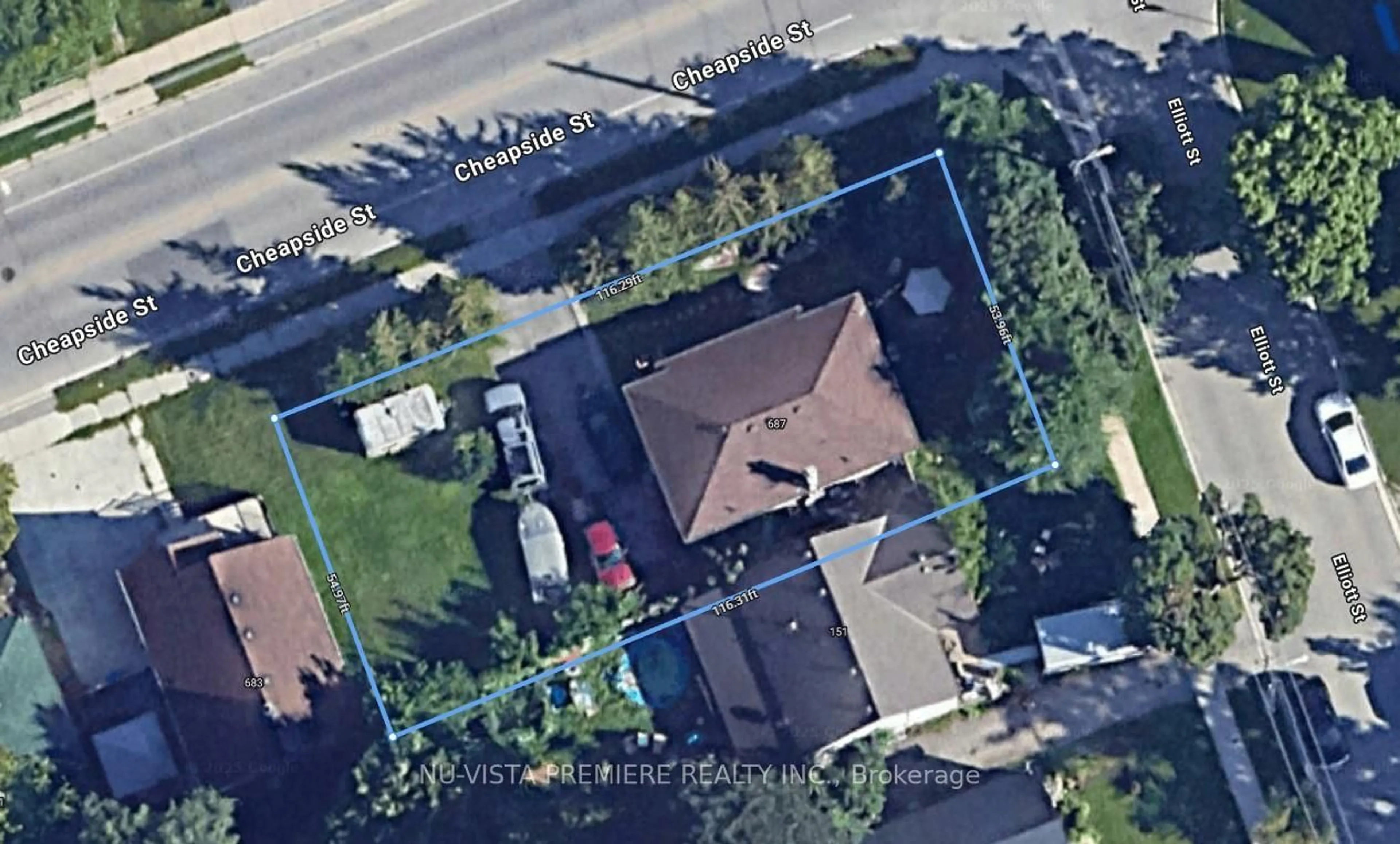 A pic from outside/outdoor area/front of a property/back of a property/a pic from drone, street for 687 Cheapside St, London East Ontario N5Y 3Y3