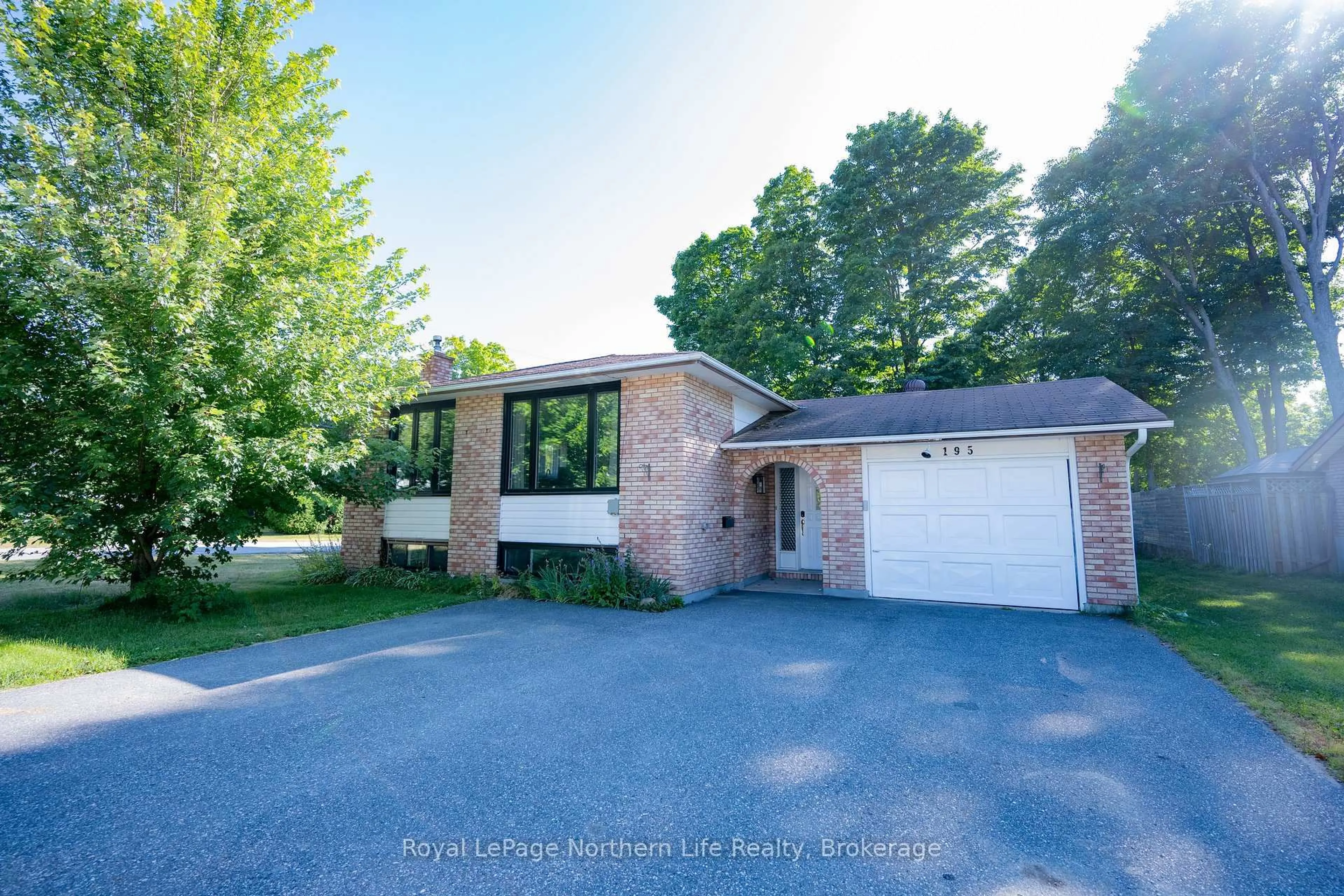 A pic from outside/outdoor area/front of a property/back of a property/a pic from drone, street for 195 Pearce St, North Bay Ontario P1C 1H1