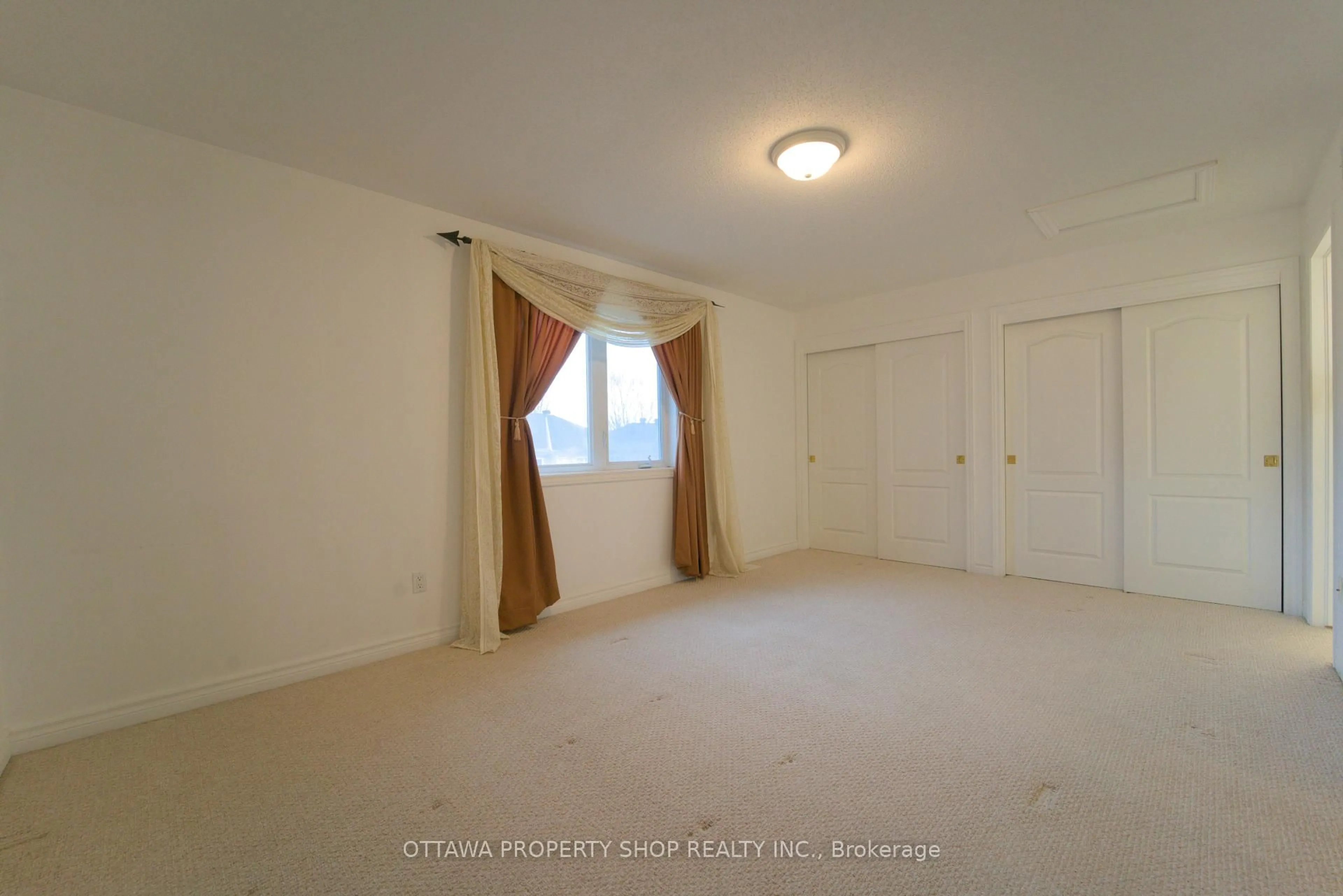 A pic of a room for 37 Cresthaven Dr, Ottawa Ontario K2G 6T8