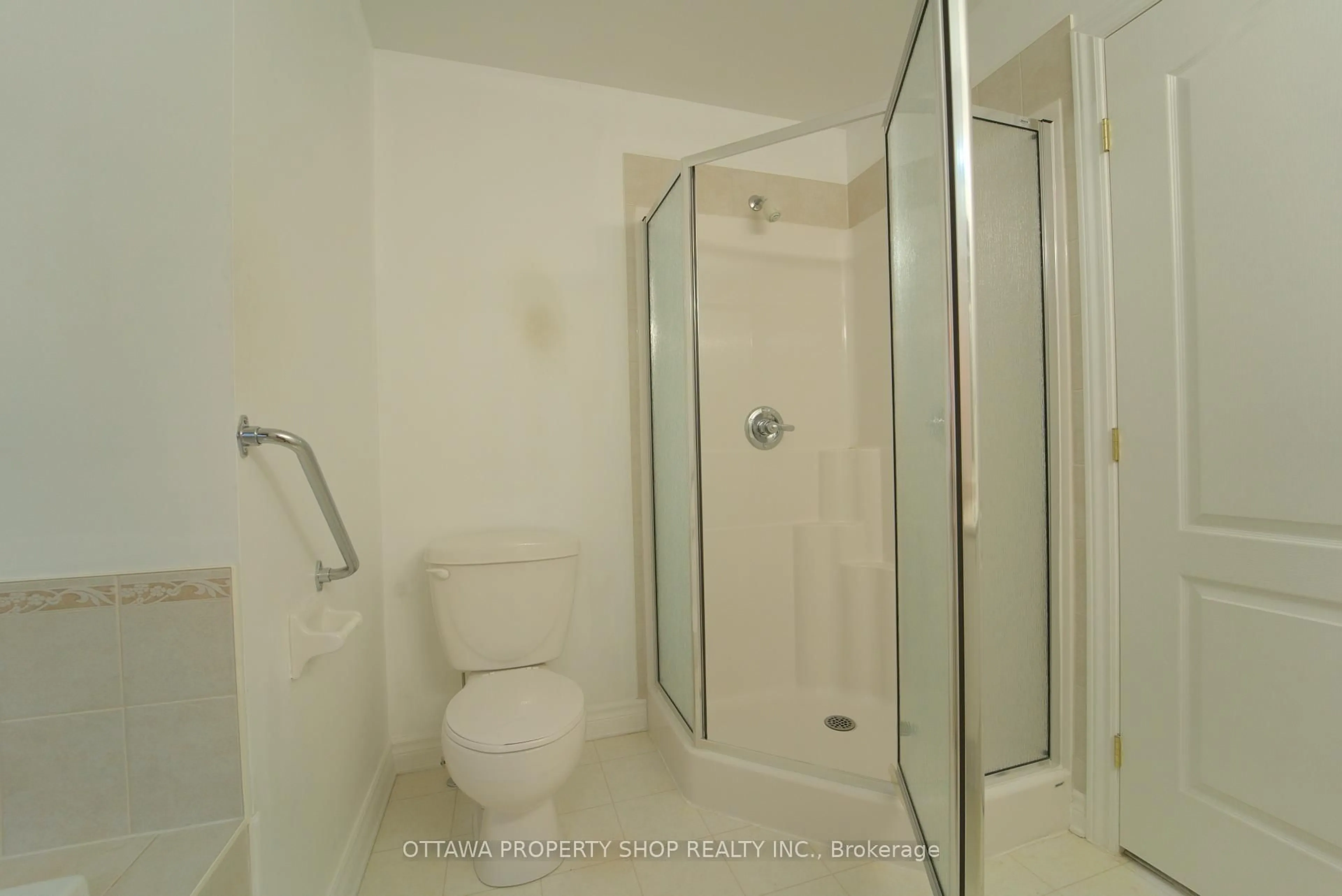 Standard bathroom, unknown for 37 Cresthaven Dr, Ottawa Ontario K2G 6T8