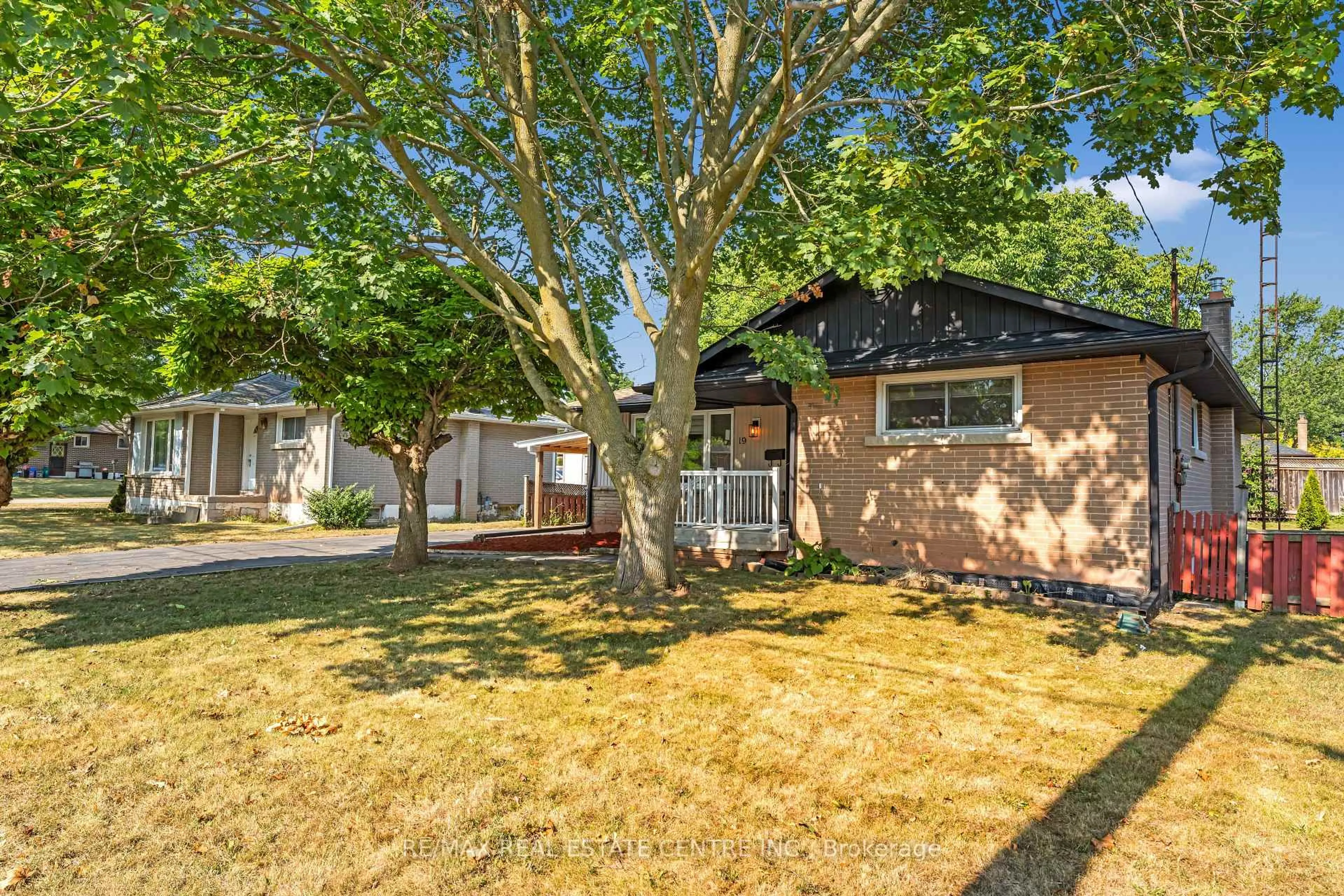 Unknown for 19 Old Orchard Ave, Grimsby Ontario L3M 3H9
