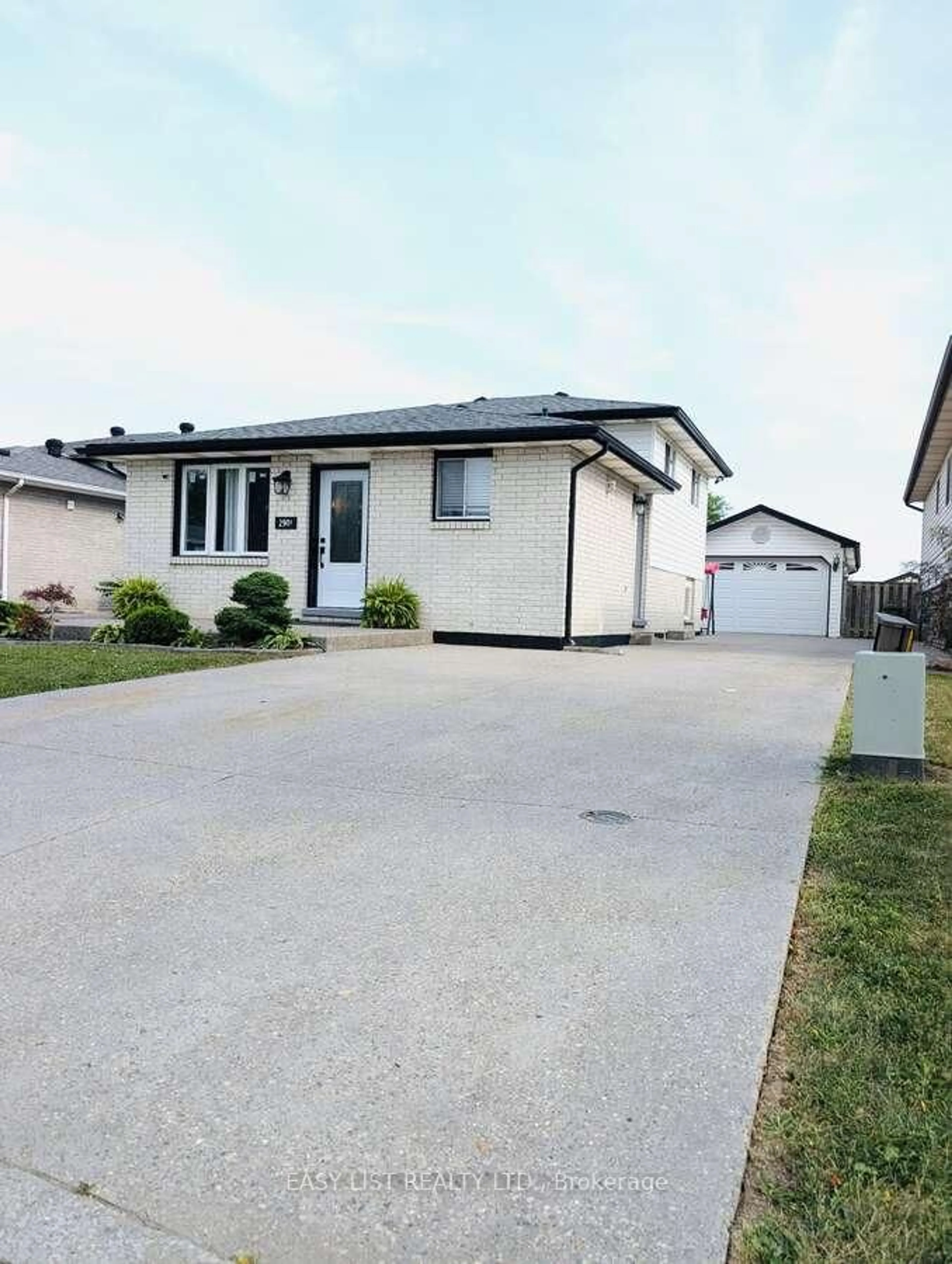 Home with vinyl exterior material, street for 2901 Robillard Cres, Windsor Ontario N8W 5L2