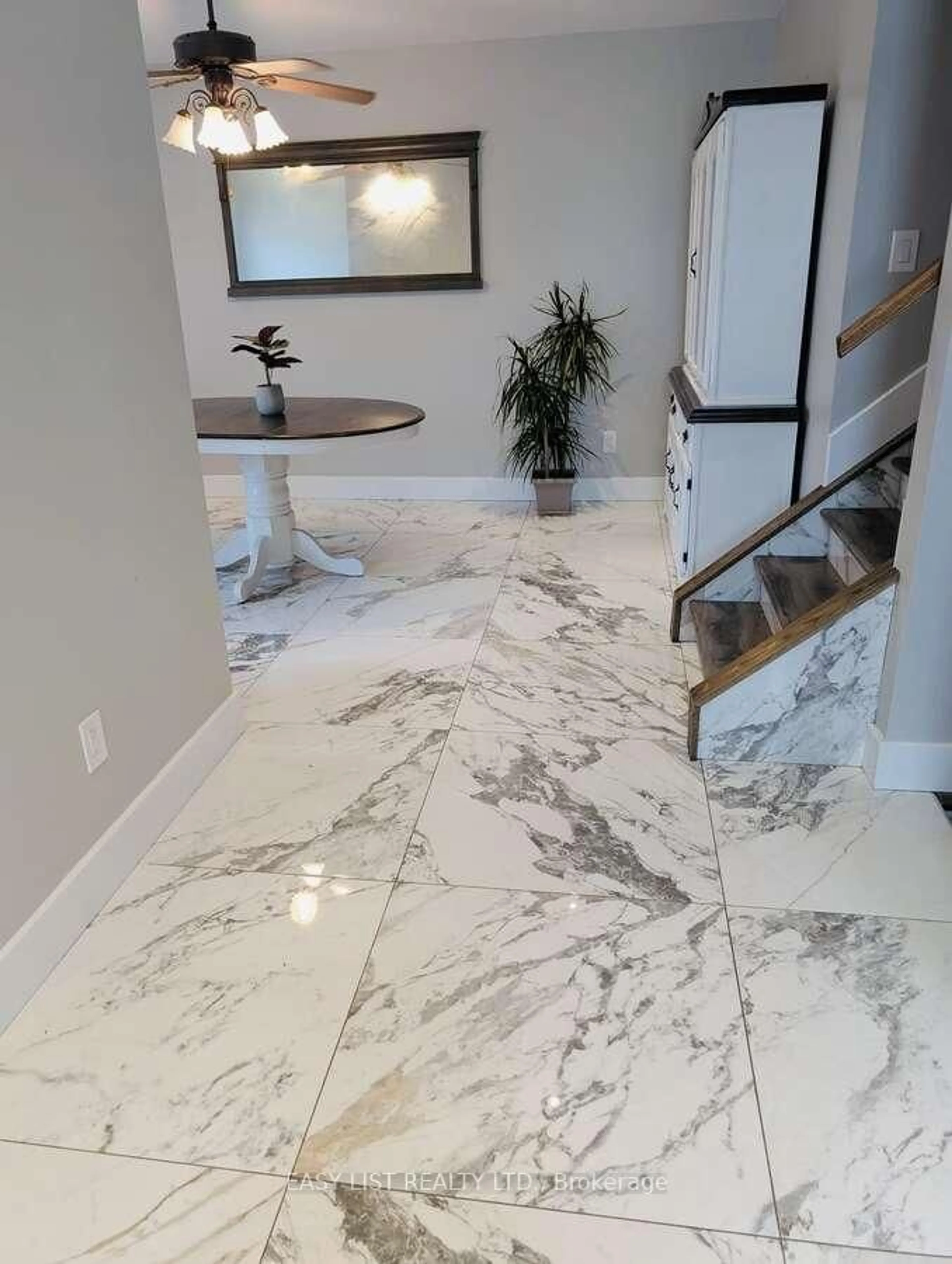 Indoor entryway for 2901 Robillard Cres, Windsor Ontario N8W 5L2