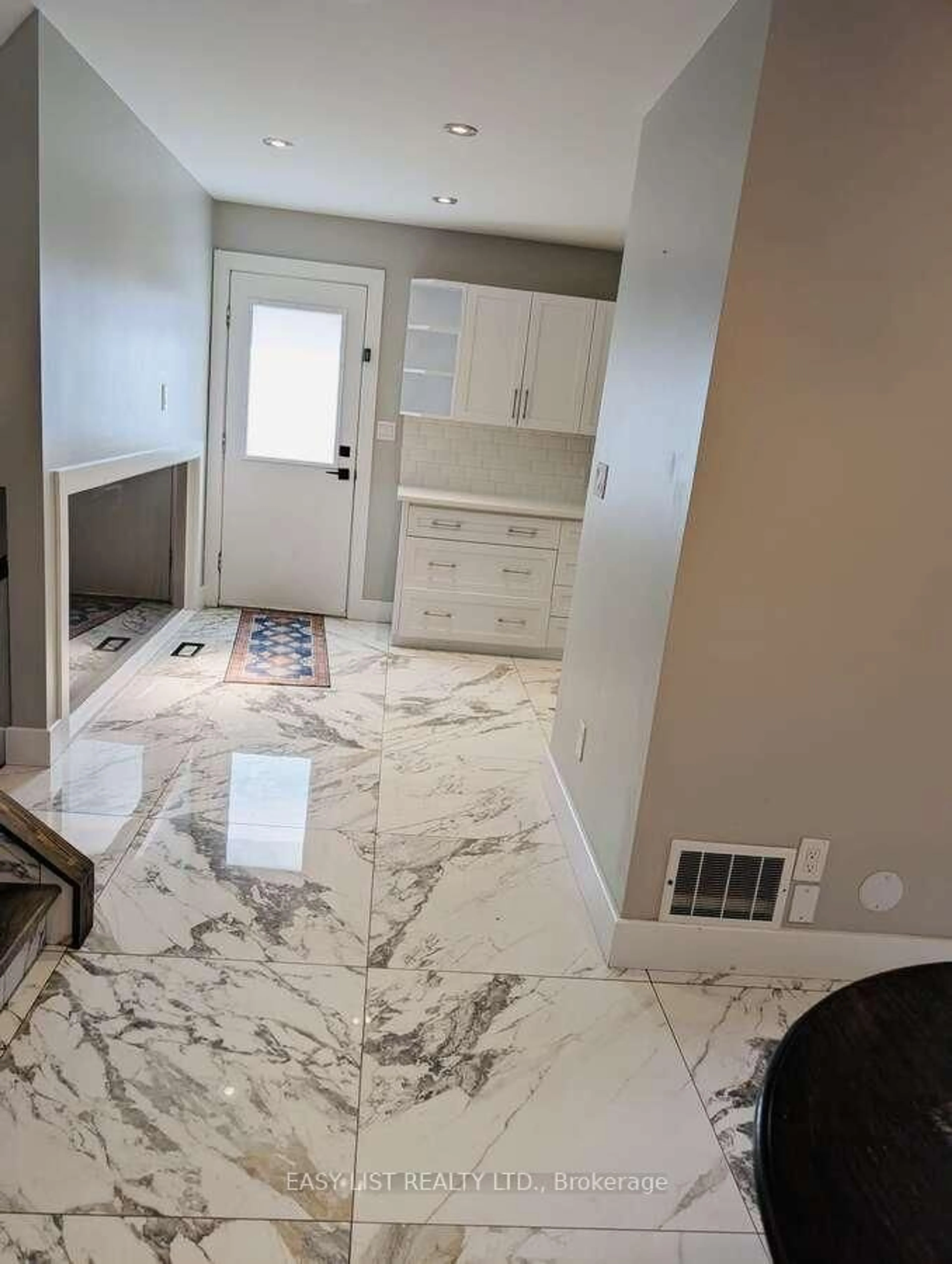 Unknown for 2901 Robillard Cres, Windsor Ontario N8W 5L2